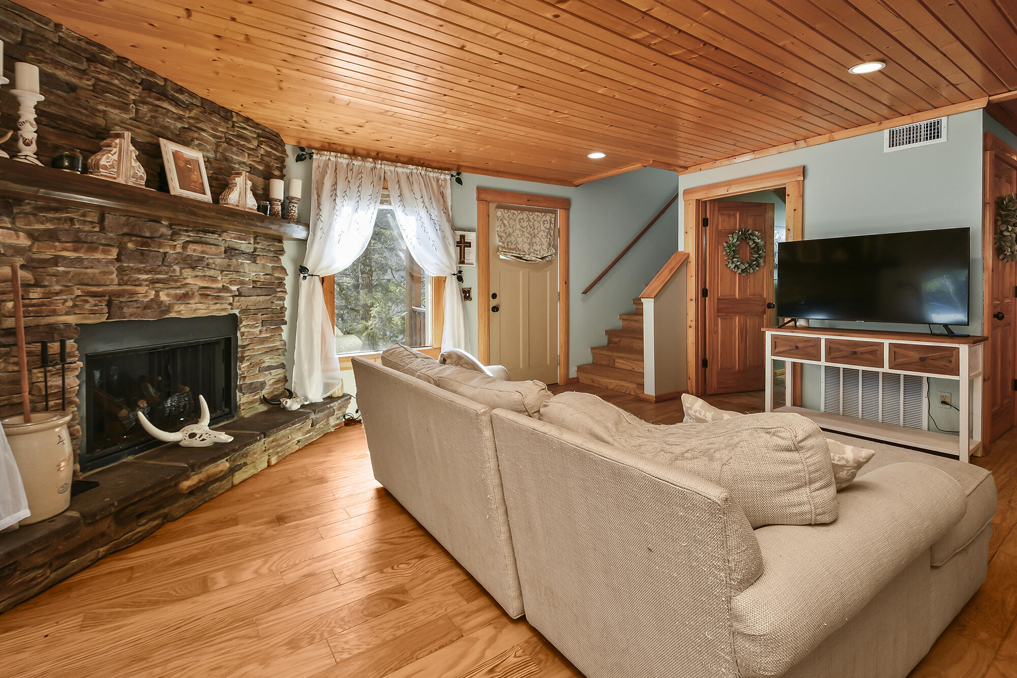 484 Lakewood Road Property Photo 4