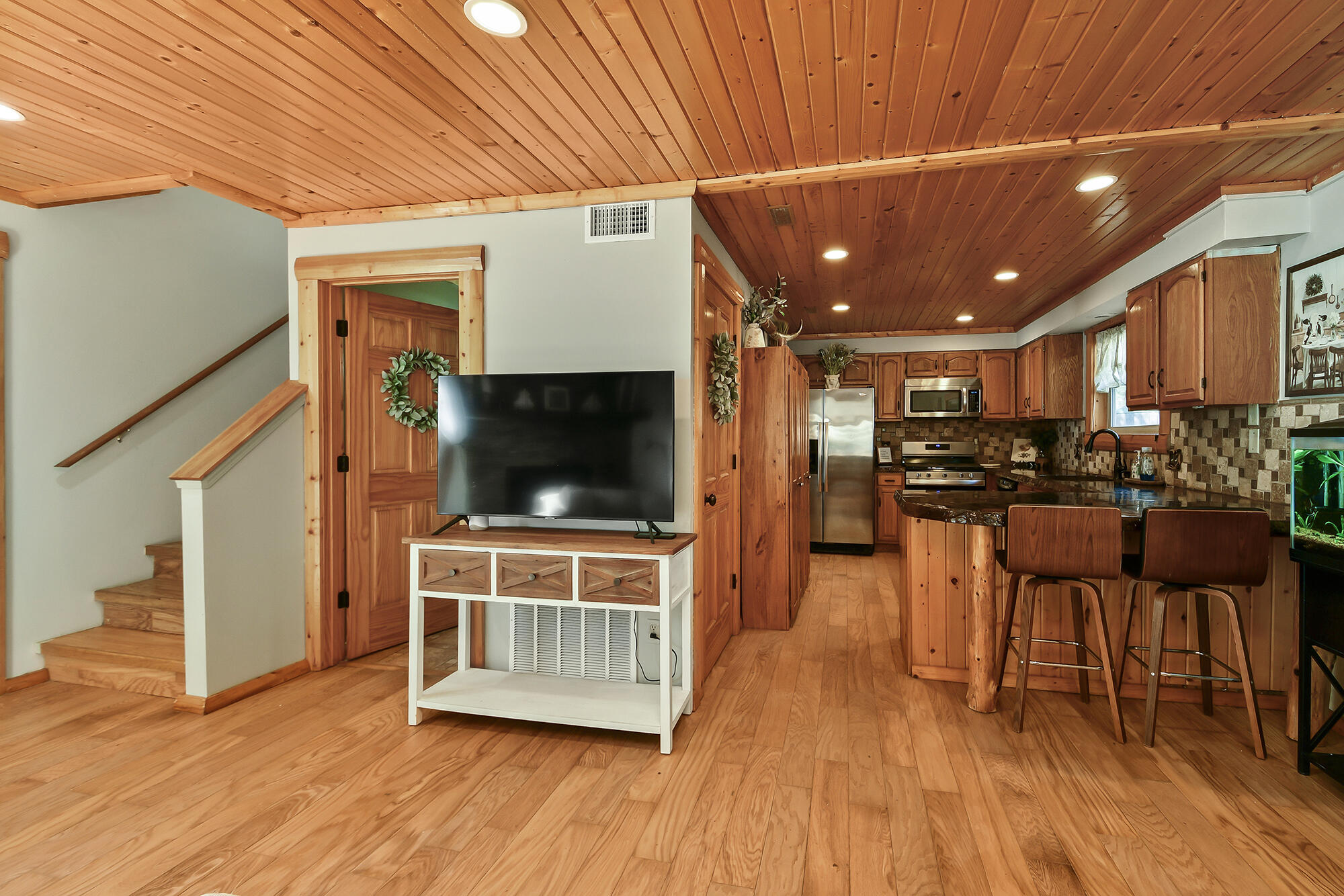 484 Lakewood Road Property Photo 8