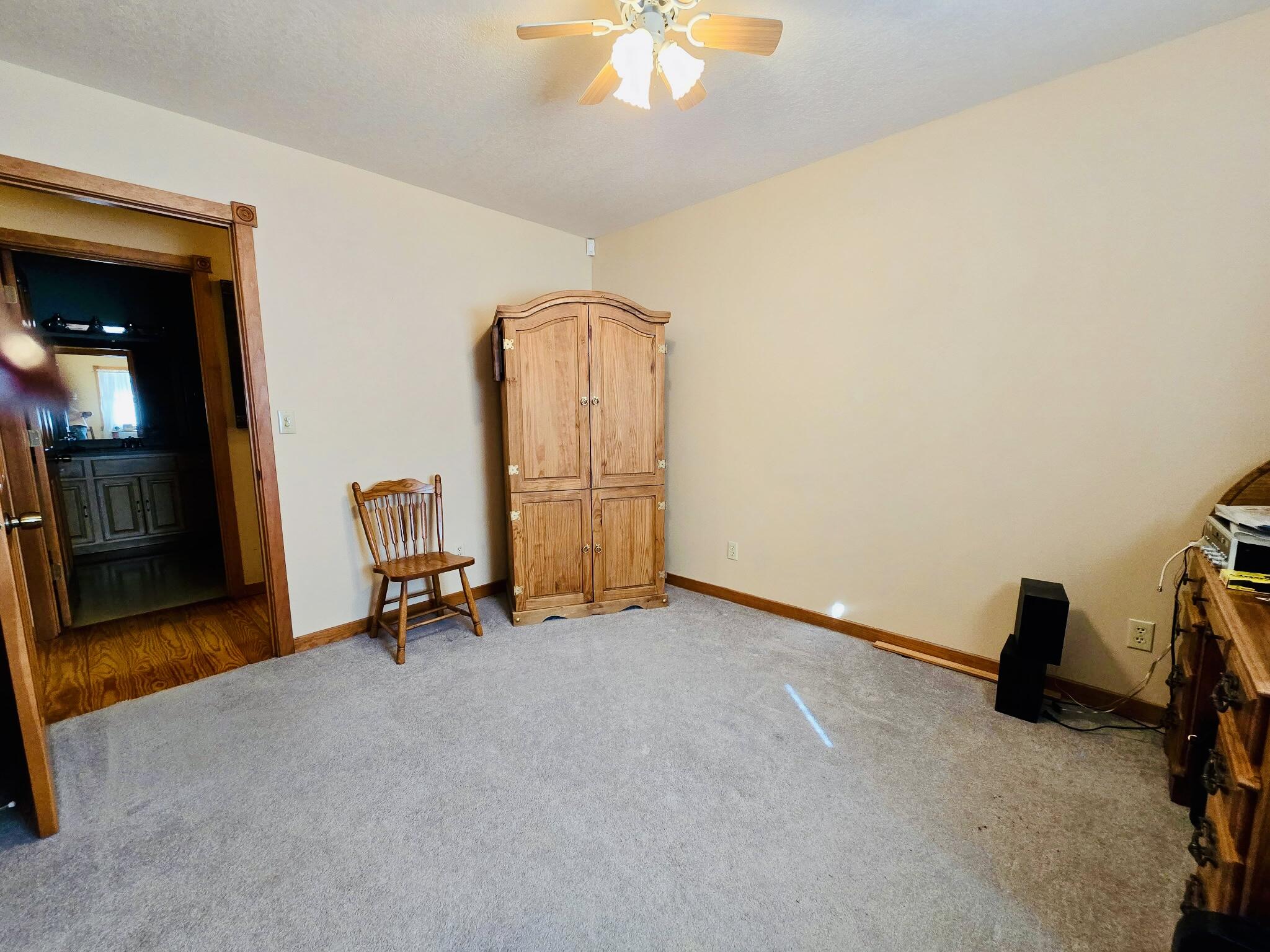 9417 North Highway 63 Property Photo 11