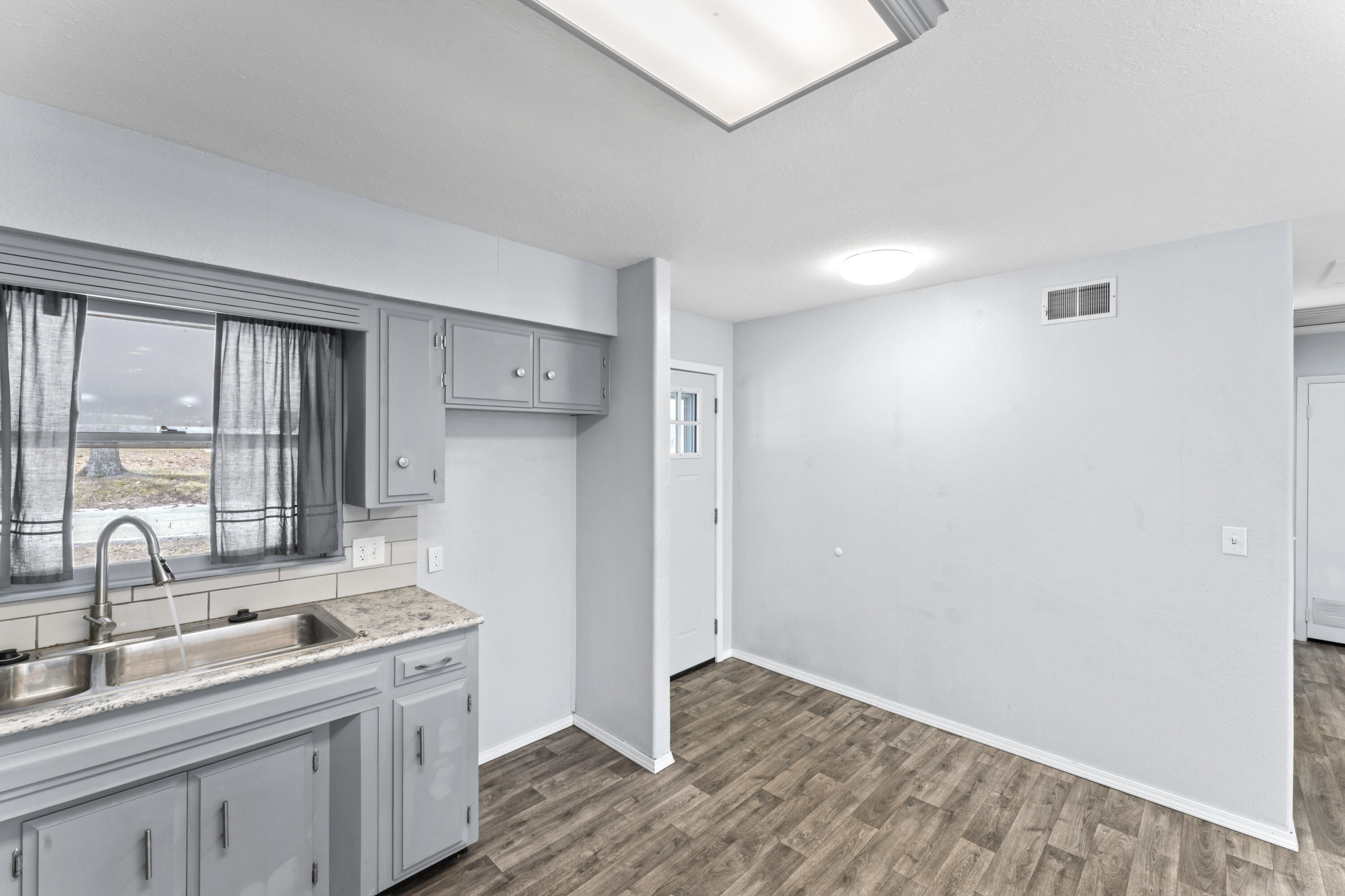 184 South Heatherwood Road Property Photo 7