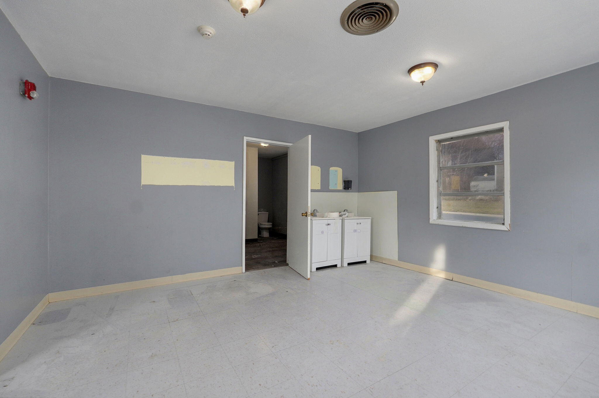 1381 East Division Street Property Photo 14