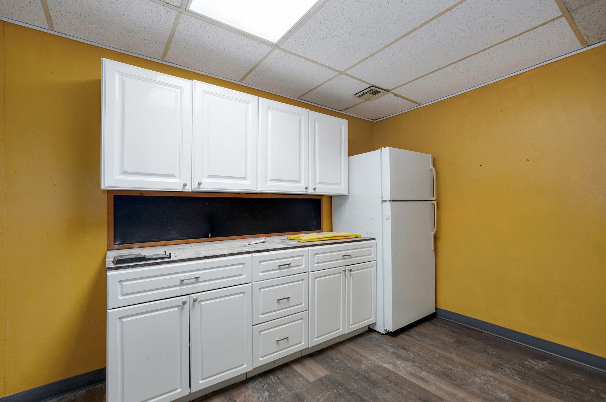 1381 East Division Street Property Photo 6