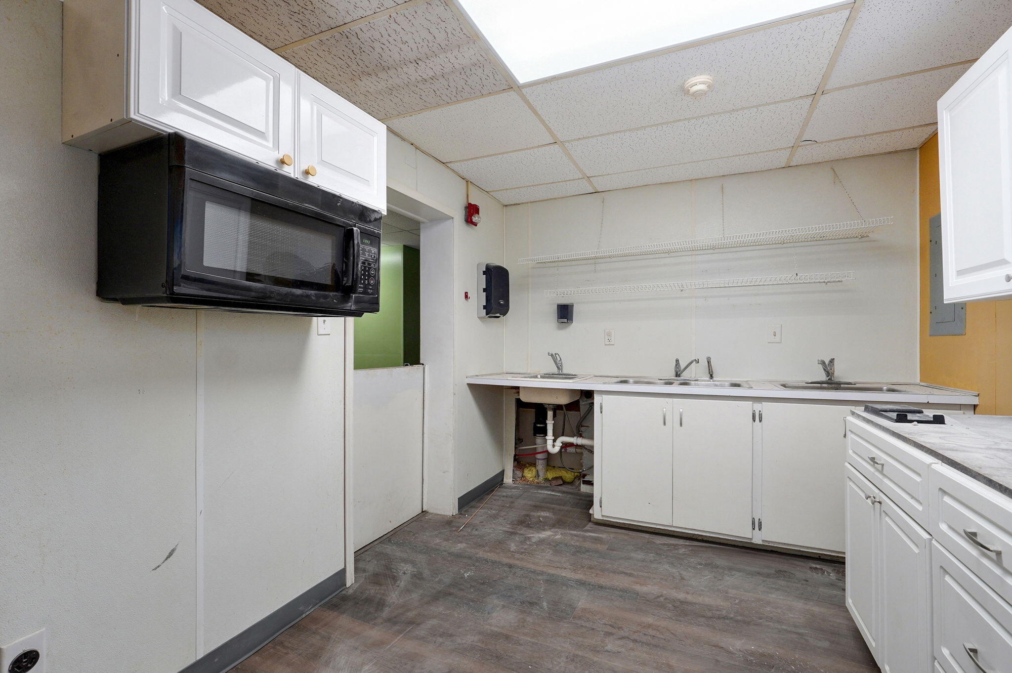1381 East Division Street Property Photo 7
