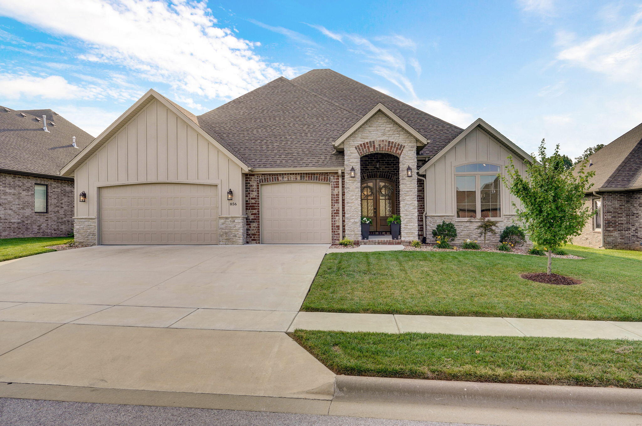 856 East Edenmore Circle Property Photo