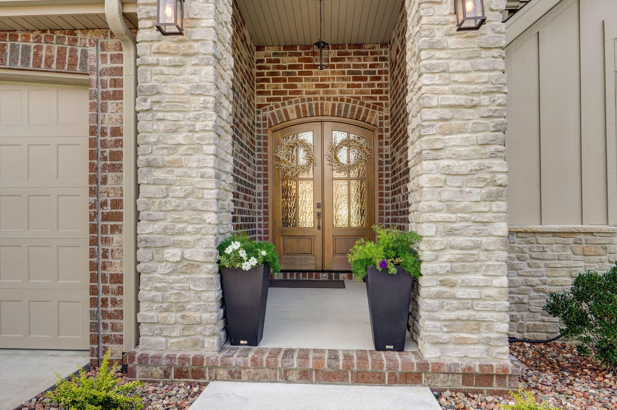 856 East Edenmore Circle Property Photo 4