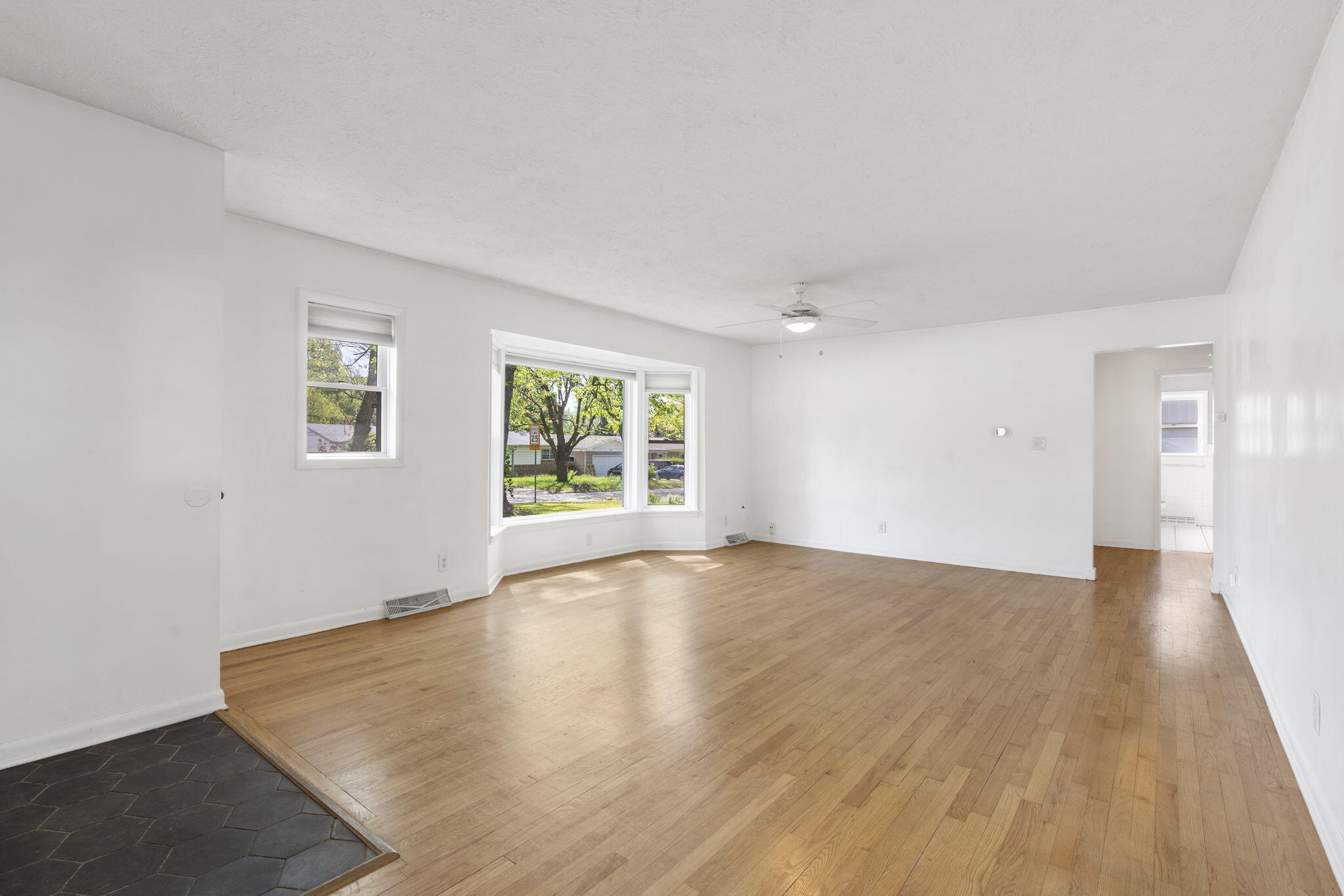 2207 South Florence Avenue Property Photo 4