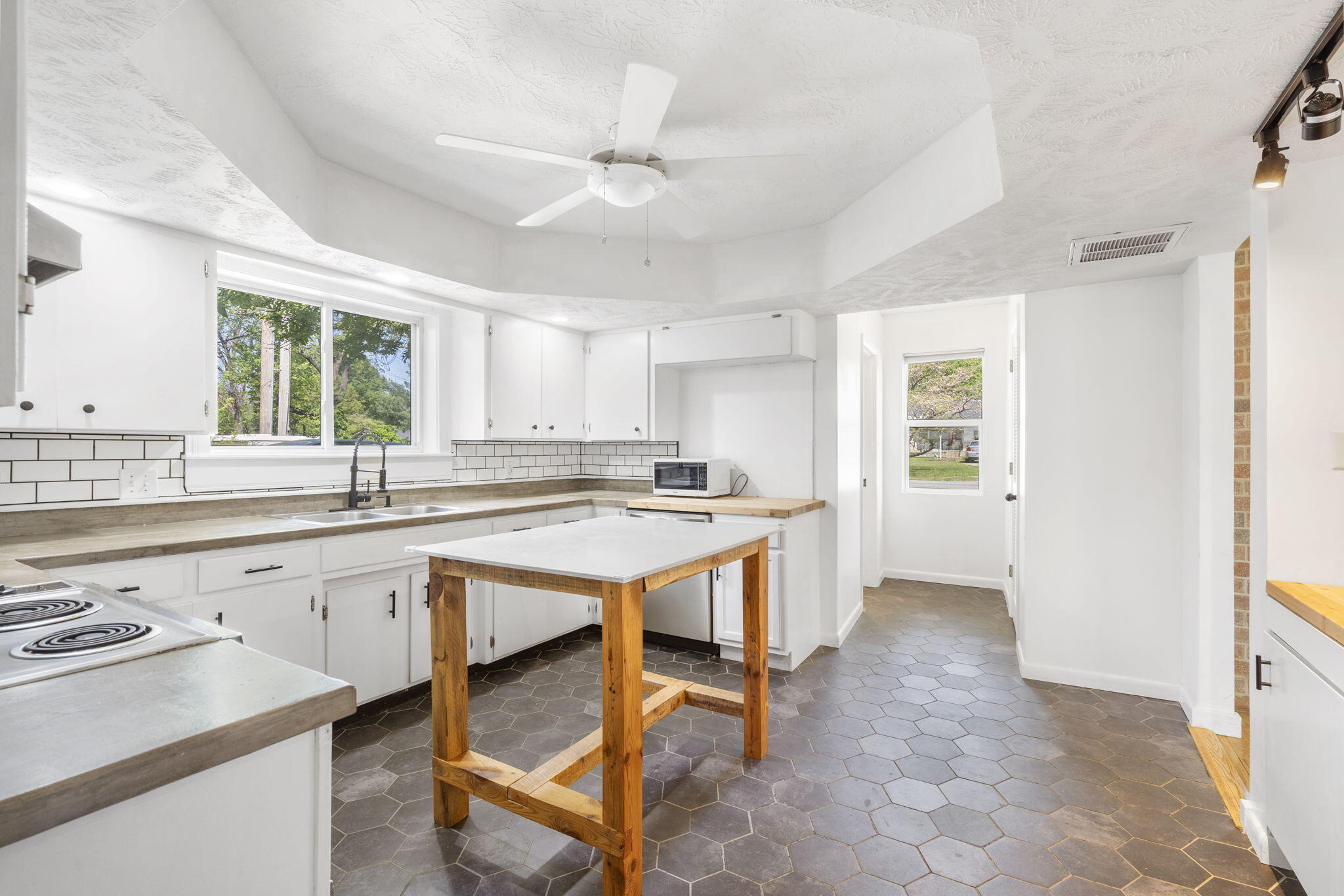 2207 South Florence Avenue Property Photo 10
