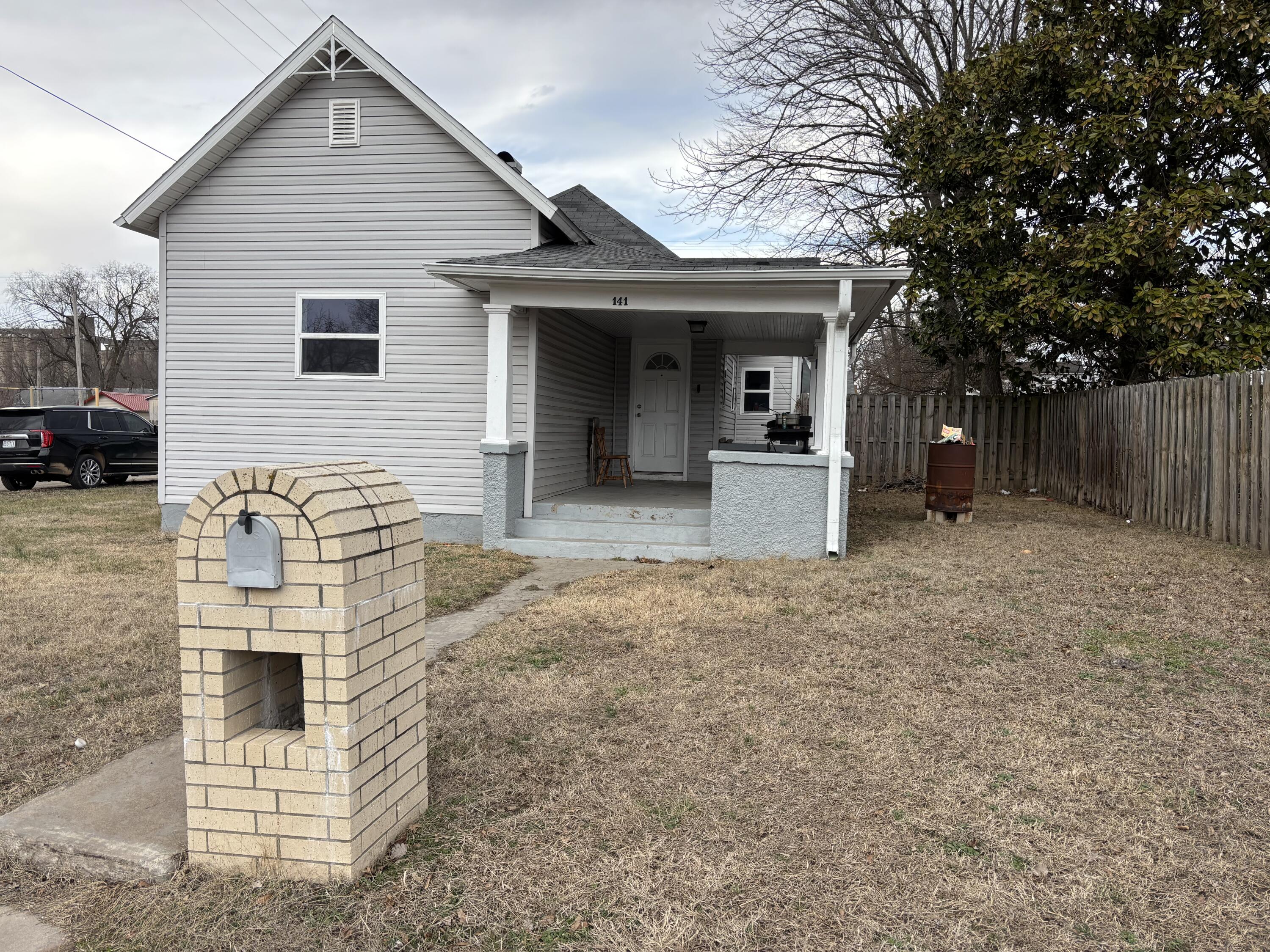 141 West College Street Property Photo