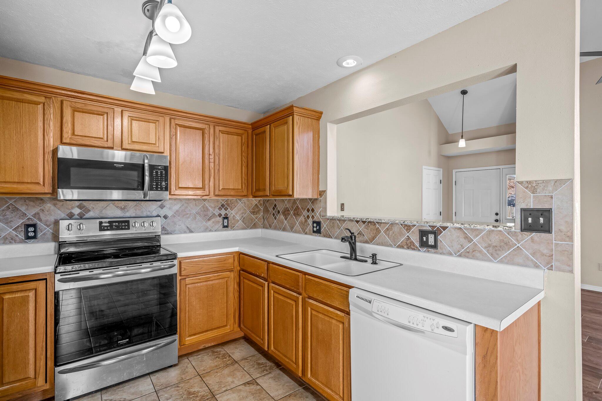 3806 West Jordan Street Property Photo 12