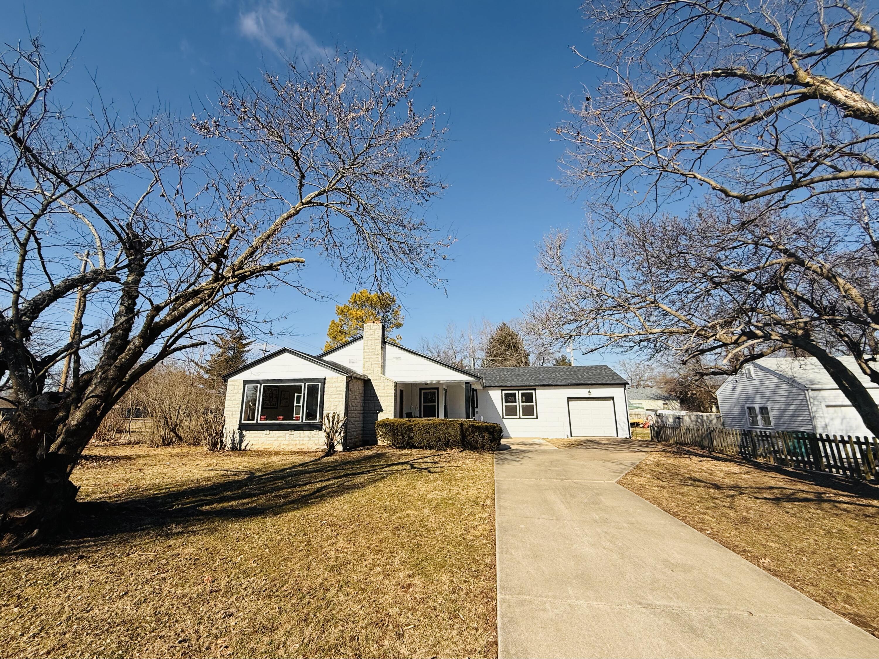 Brentwood Terr Real Estate Listings Main Image