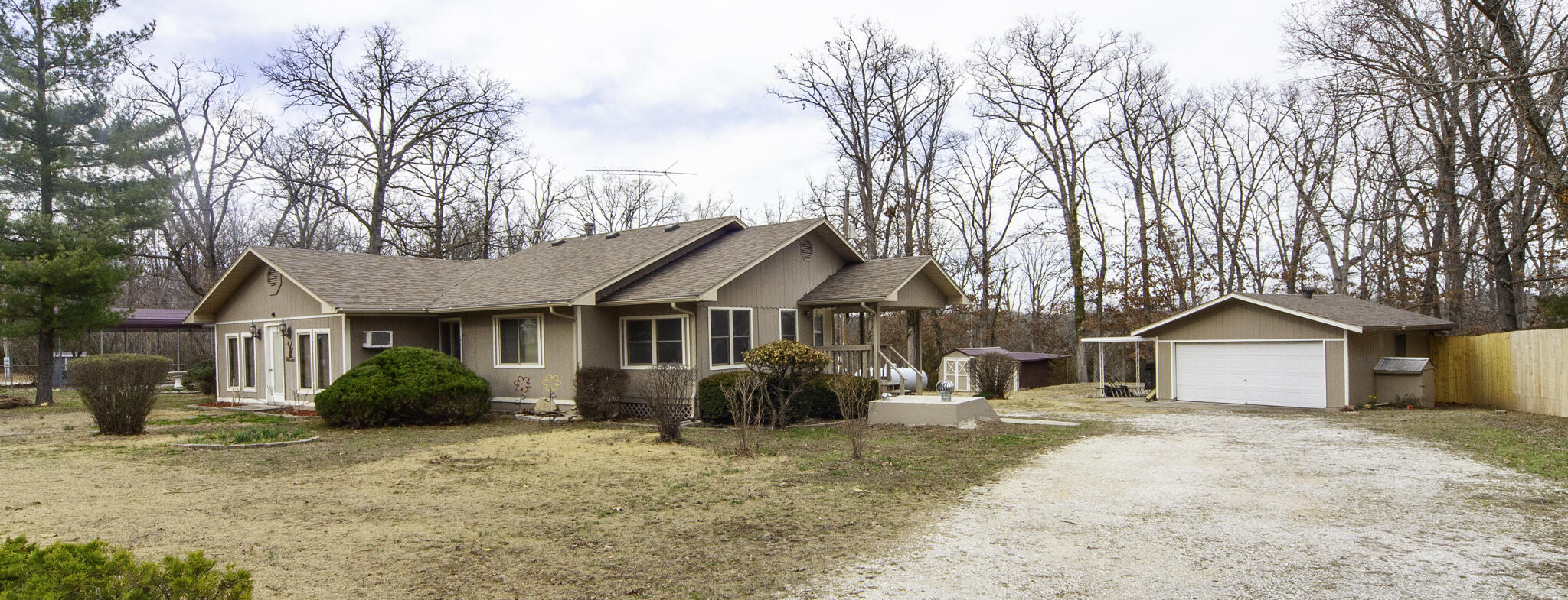 18045 South 1975th Road Property Photo 6
