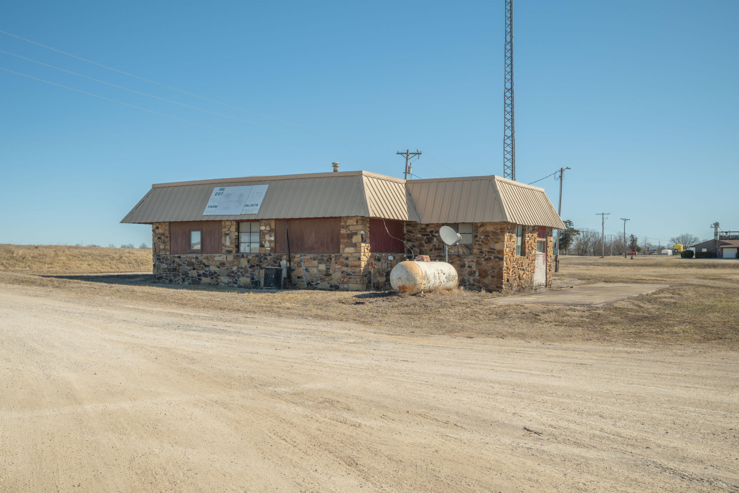18400 East B Highway Property Photo 8