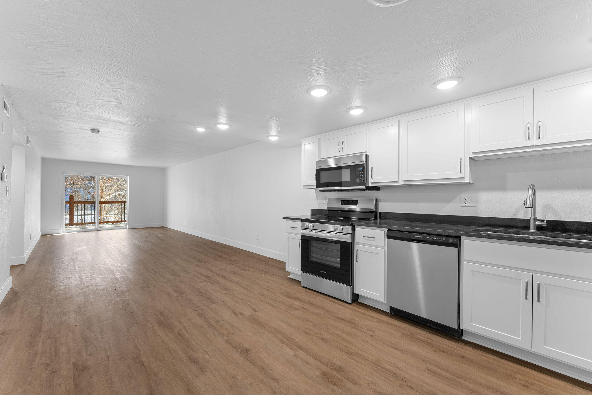 403 Veterans Boulevard Property Photo 6