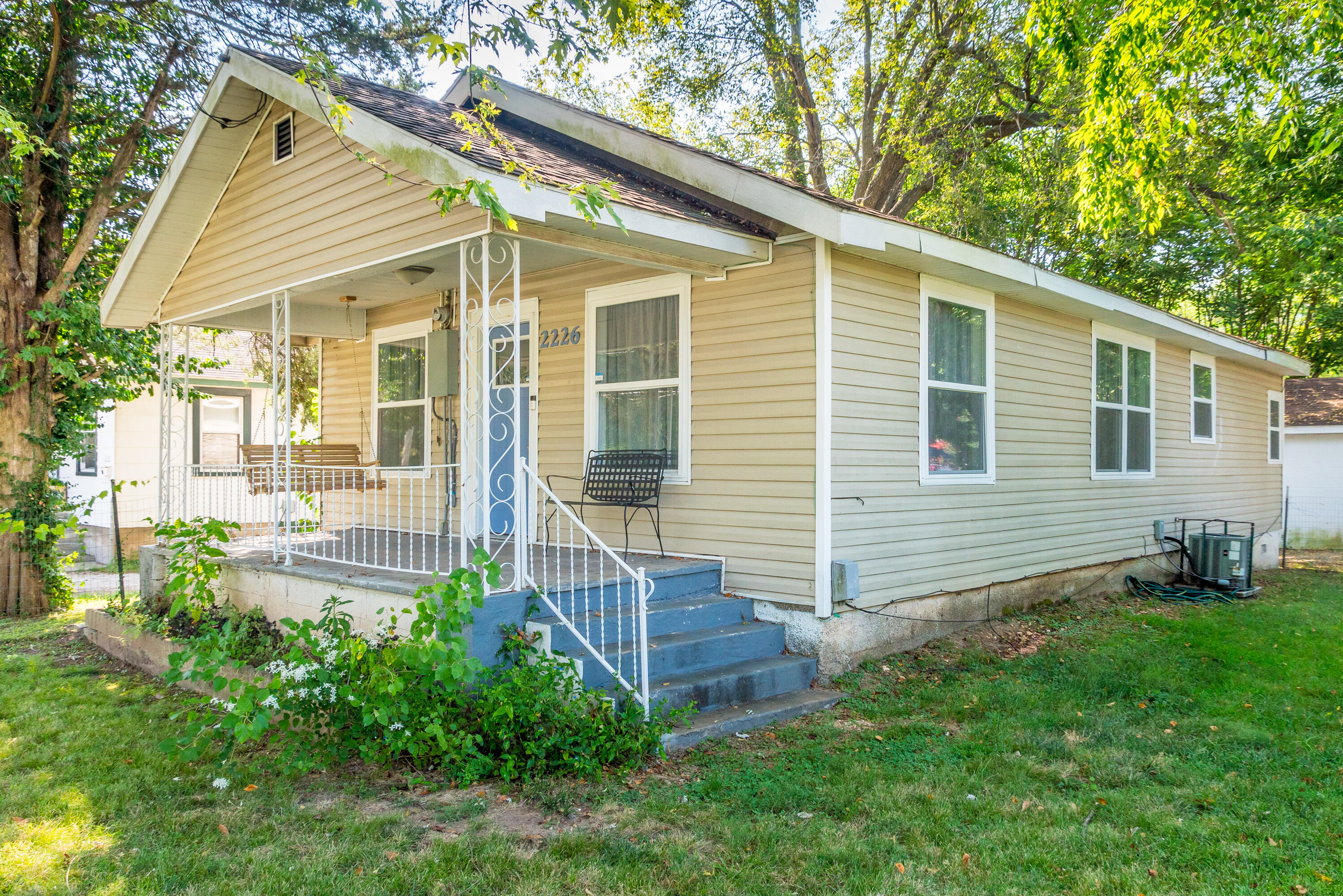 2226 West Mount Vernon Street Property Photo 3