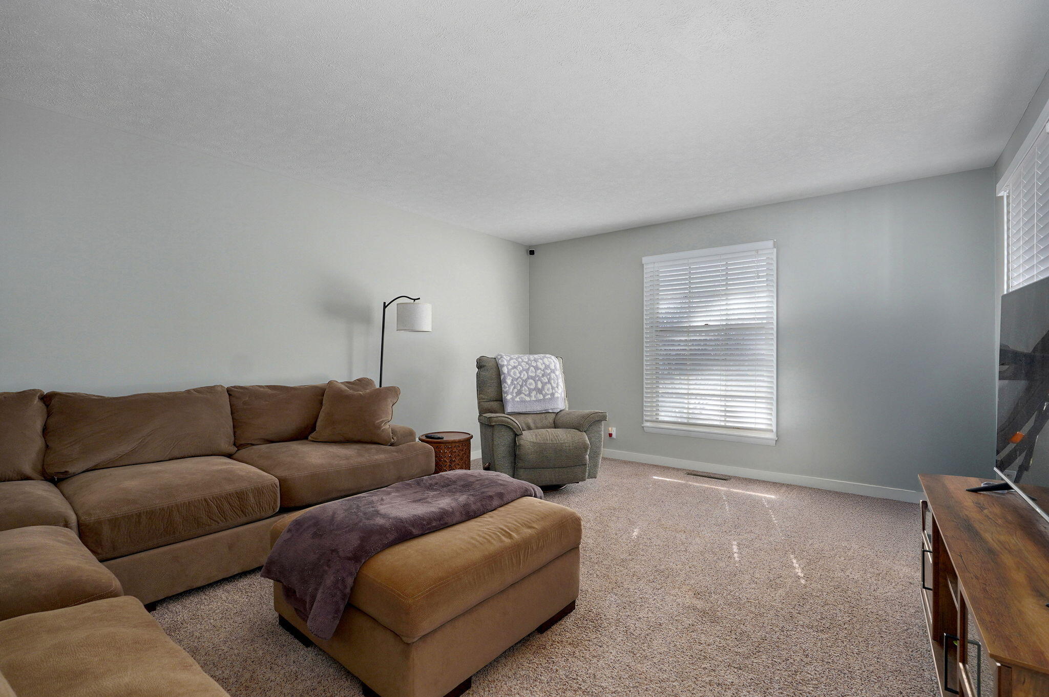 1919 East Meadow Drive Property Photo 6