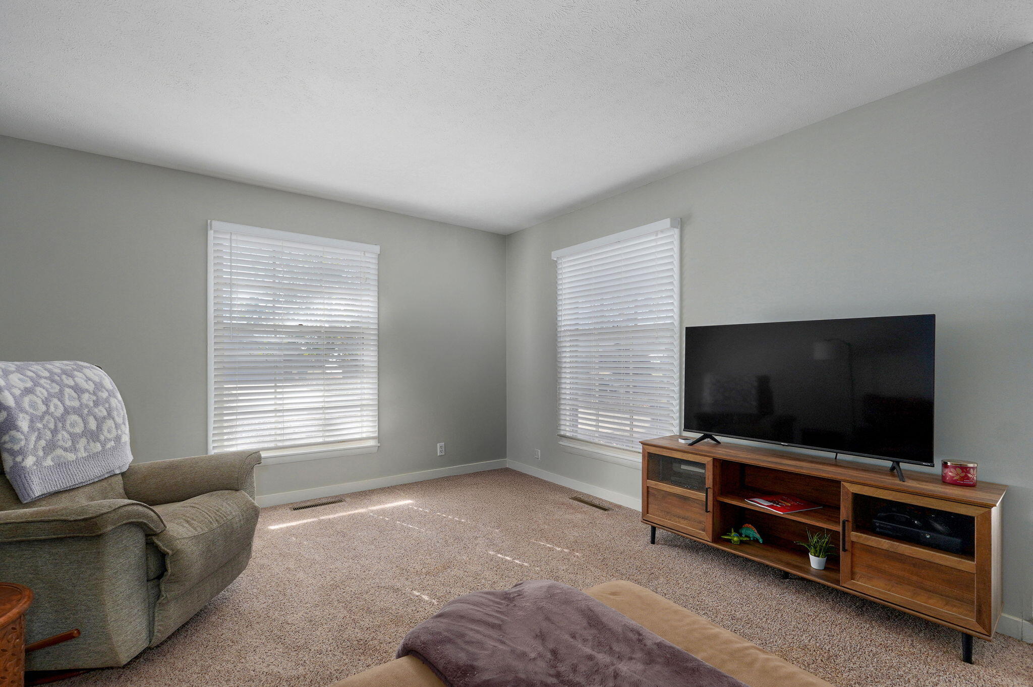 1919 East Meadow Drive Property Photo 7