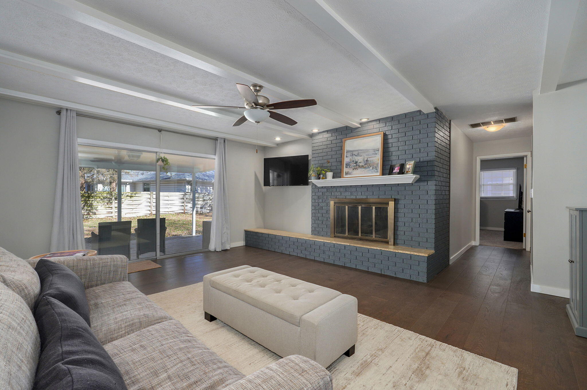 1919 East Meadow Drive Property Photo 9