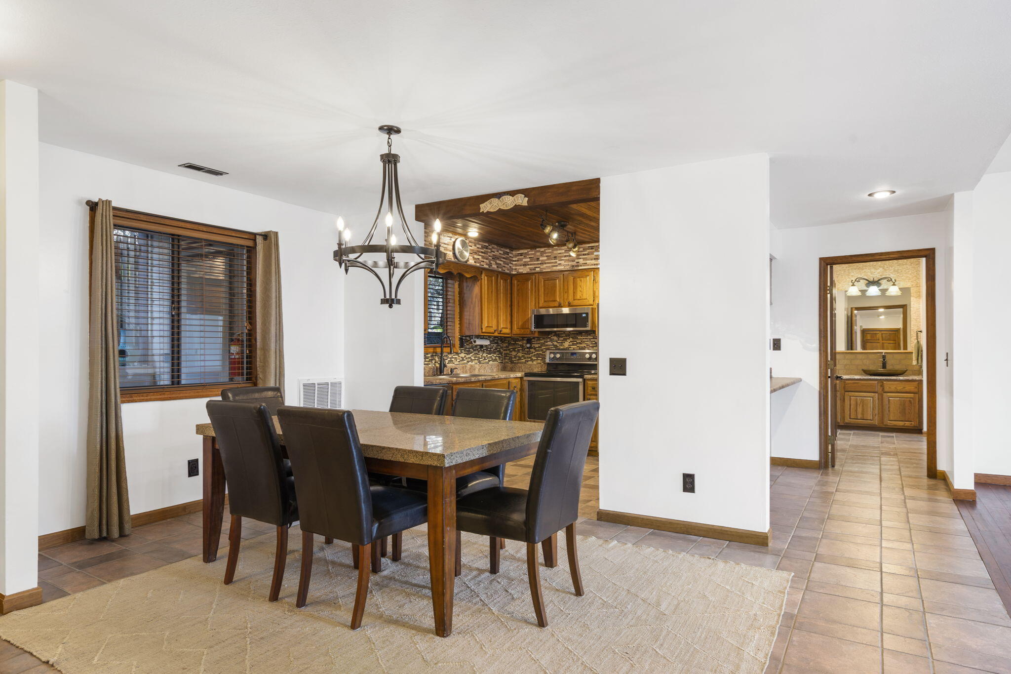 310 Sunset Cove Property Photo 10