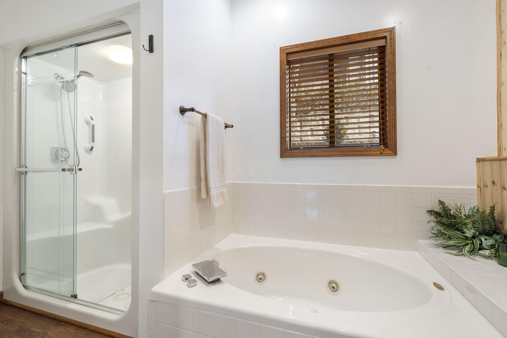 310 Sunset Cove Property Photo 27