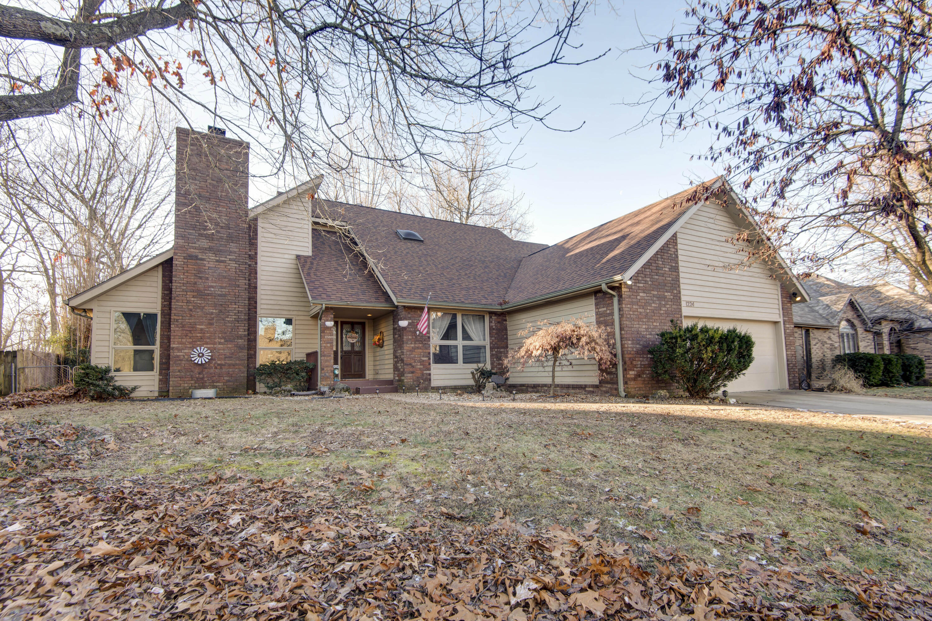 1224 W Burntwood Street Property Photo 1