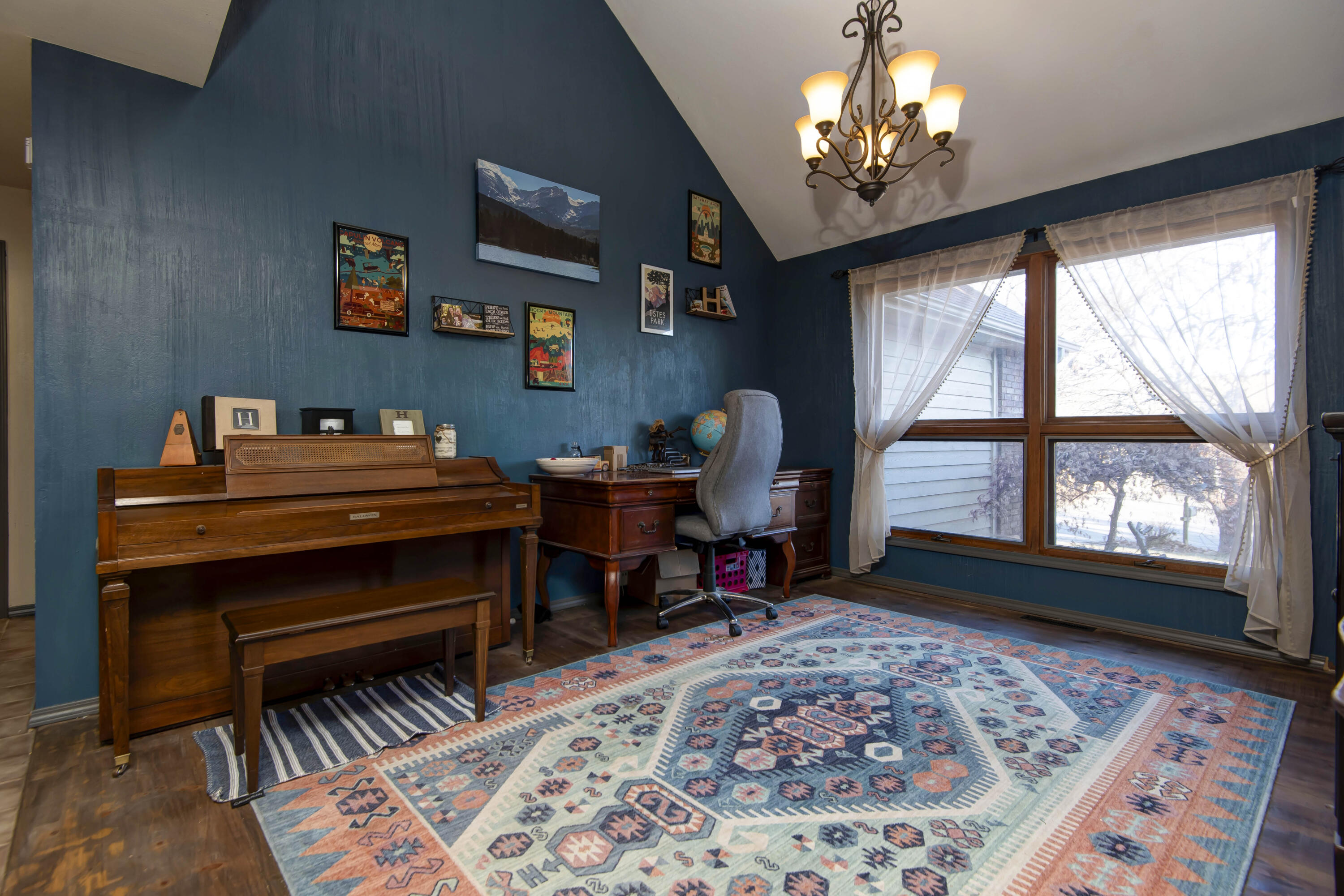 1224 W Burntwood Street Property Photo 7