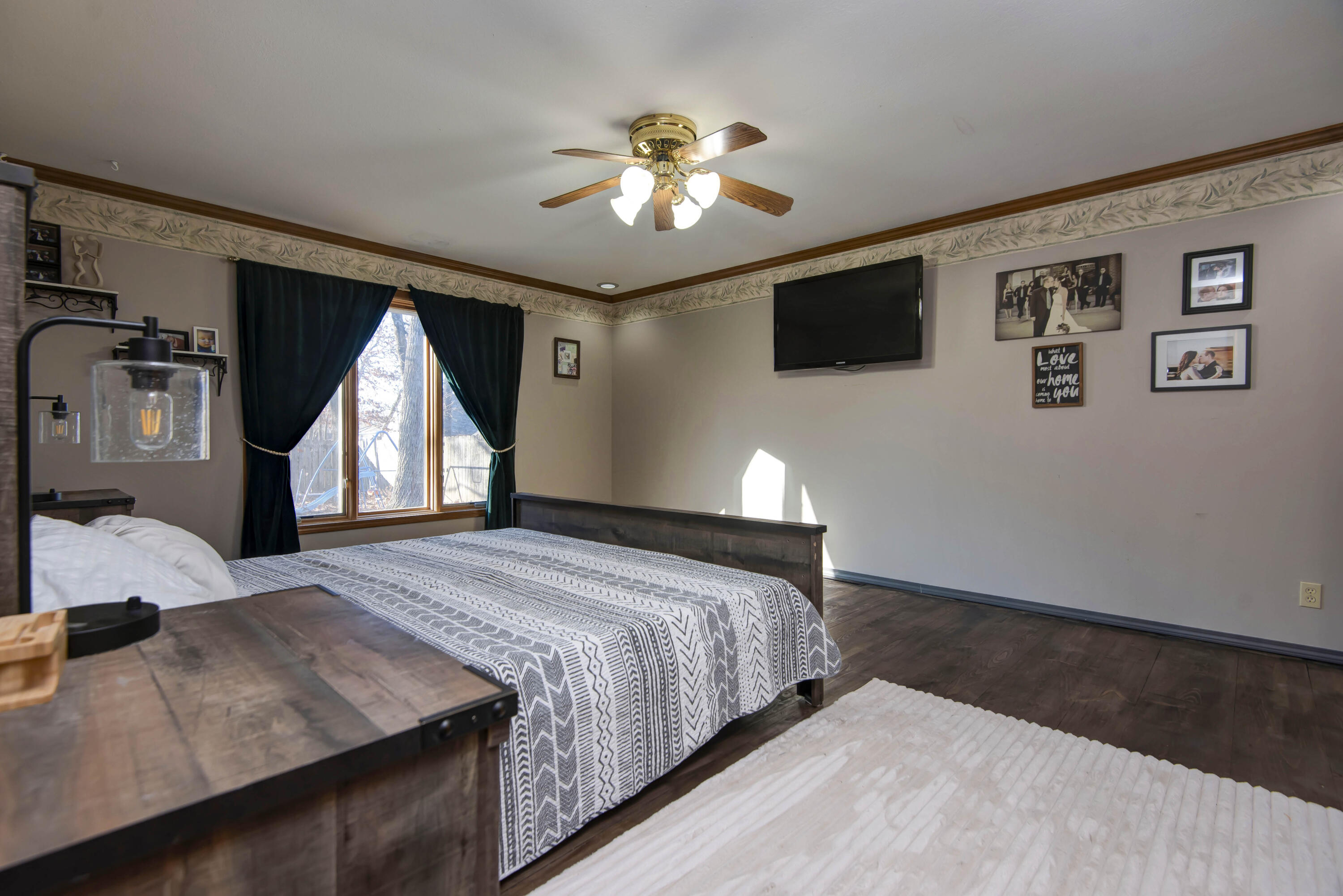 1224 W Burntwood Street Property Photo 9
