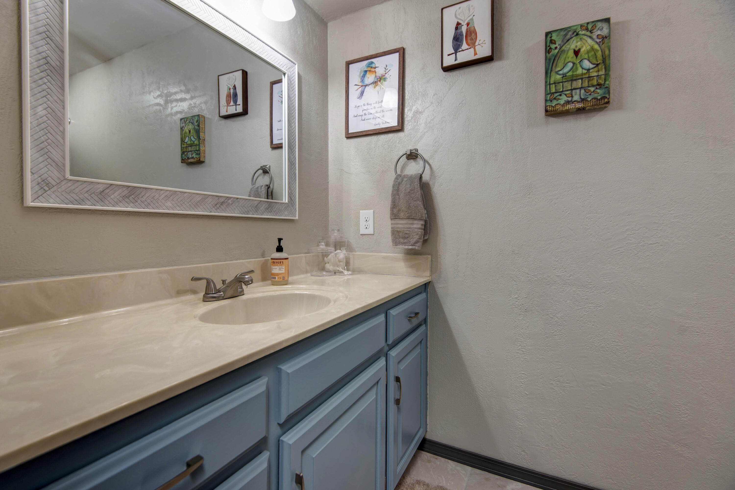 1224 W Burntwood Street Property Photo 14