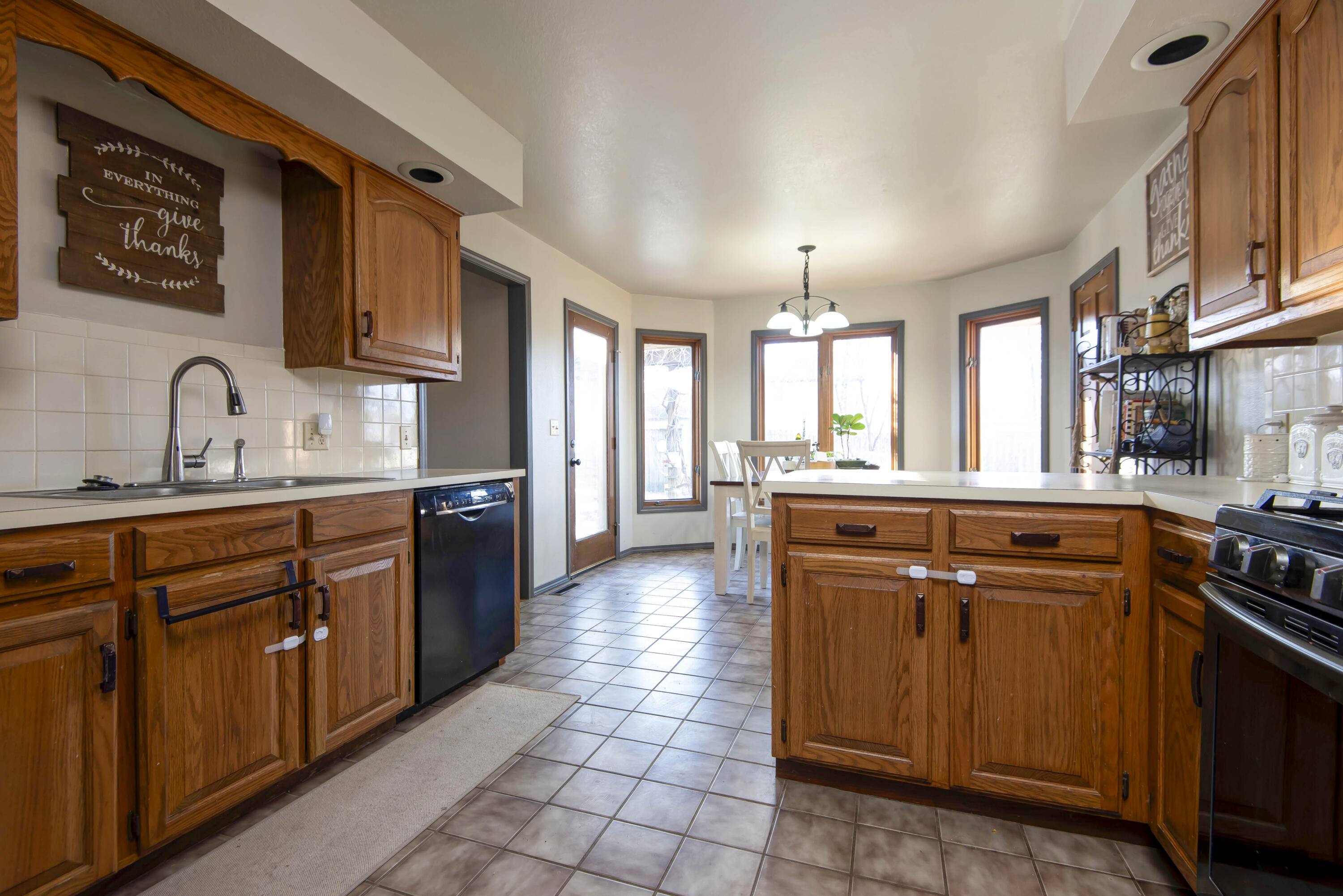 1224 W Burntwood Street Property Photo 18