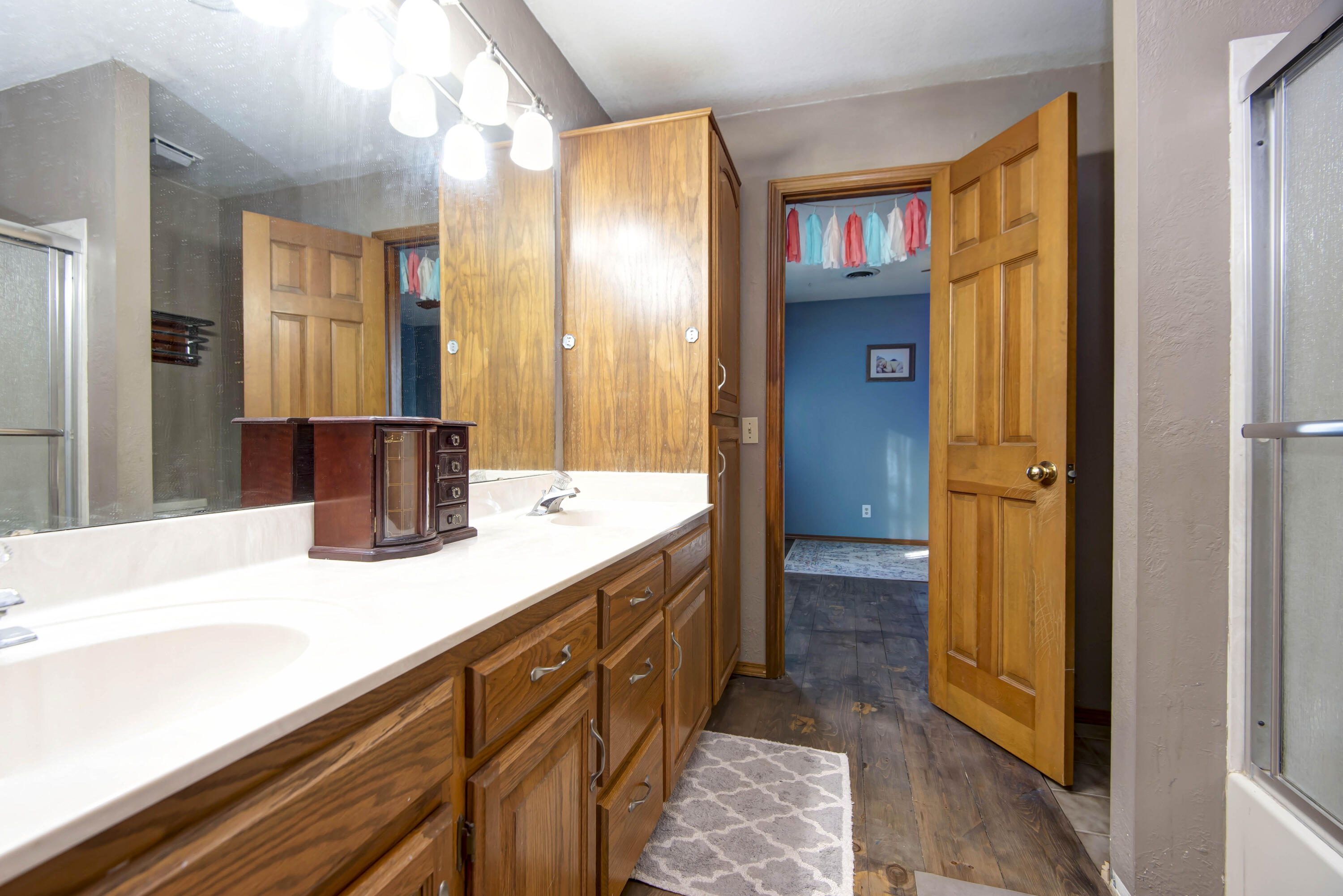 1224 W Burntwood Street Property Photo 25