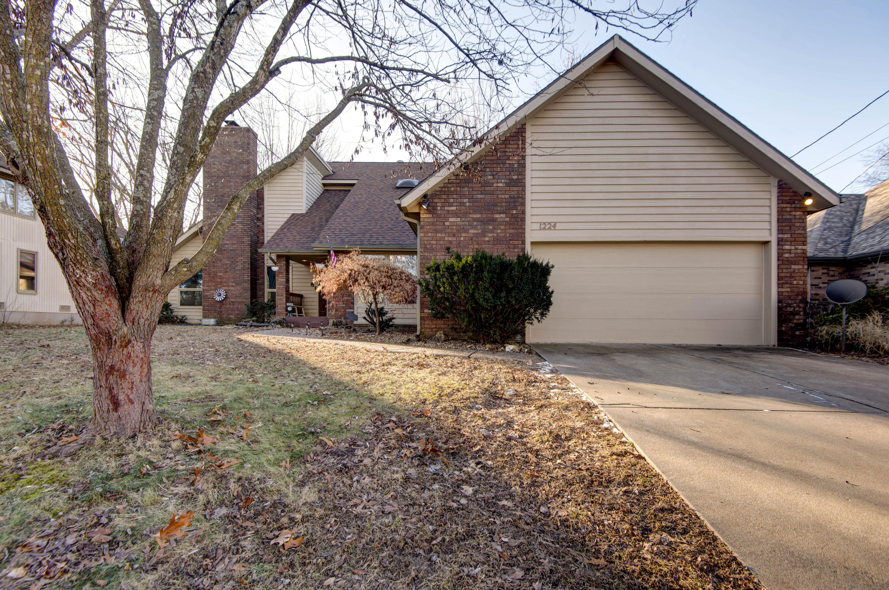 1224 W Burntwood Street Property Photo 37