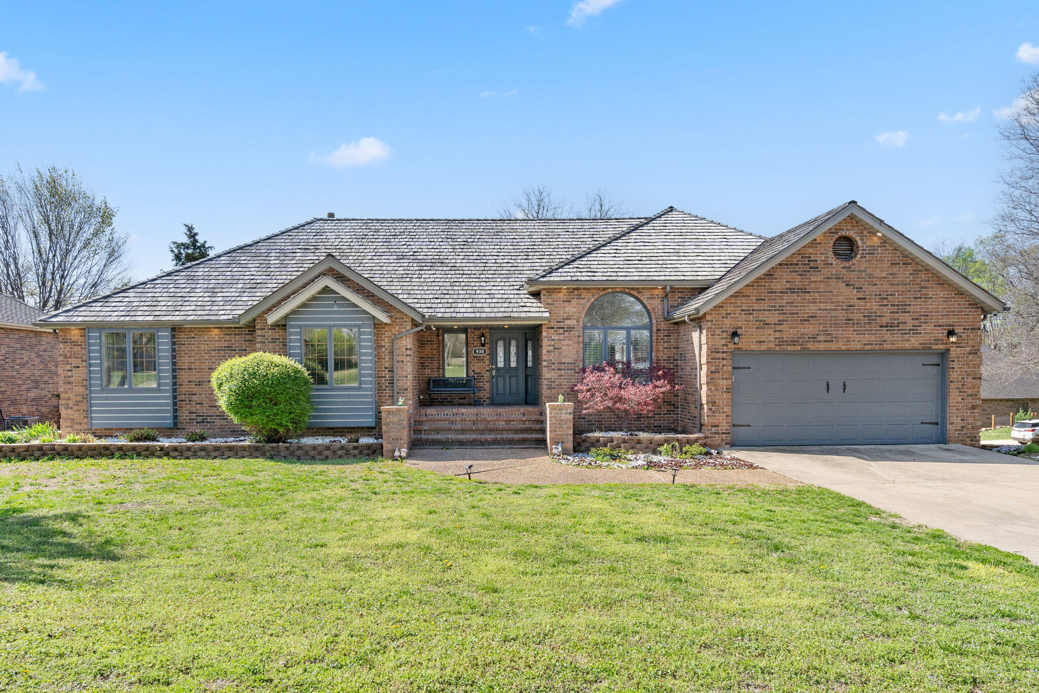 930 West Sherwood Drive Property Photo