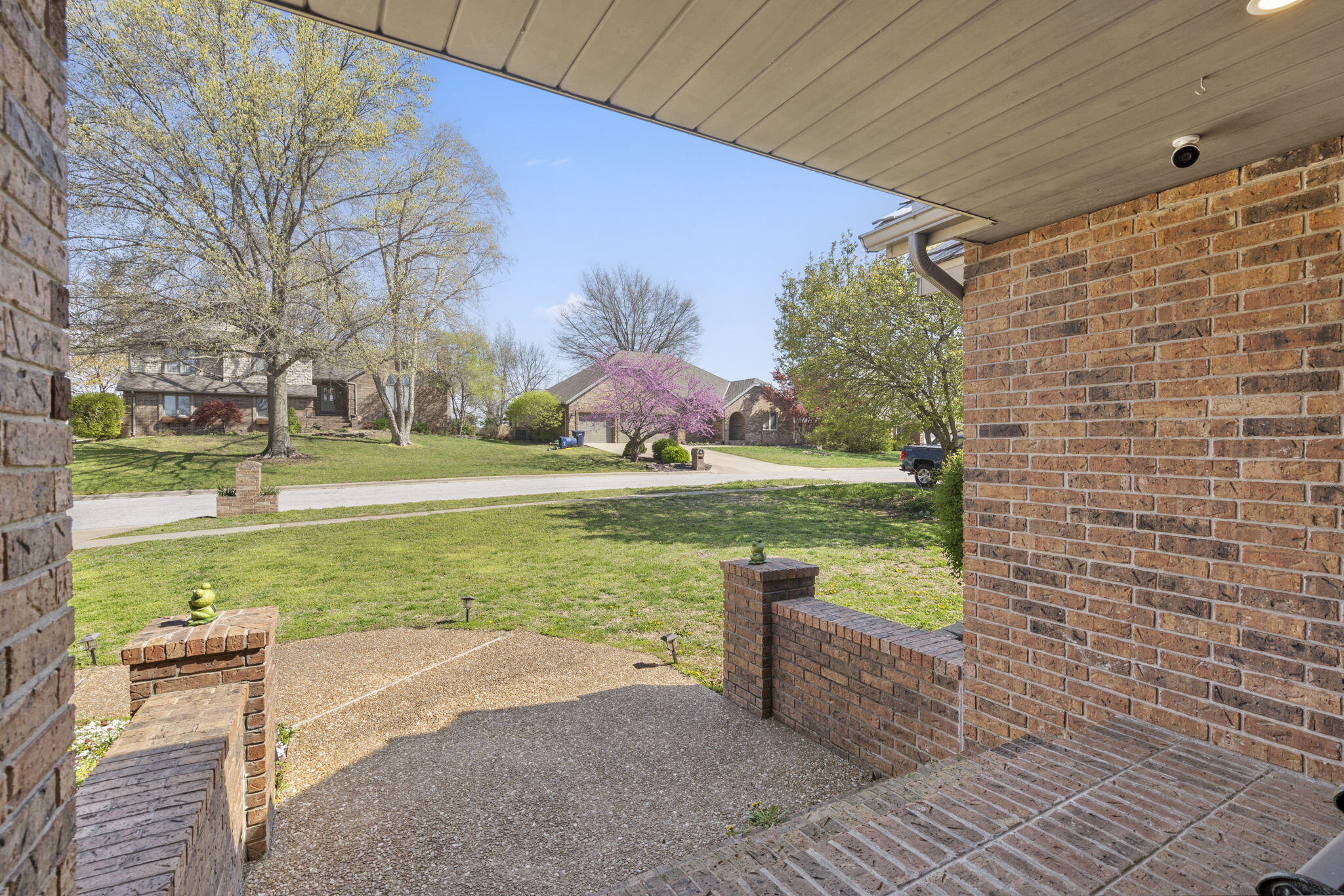 930 West Sherwood Drive Property Photo 3