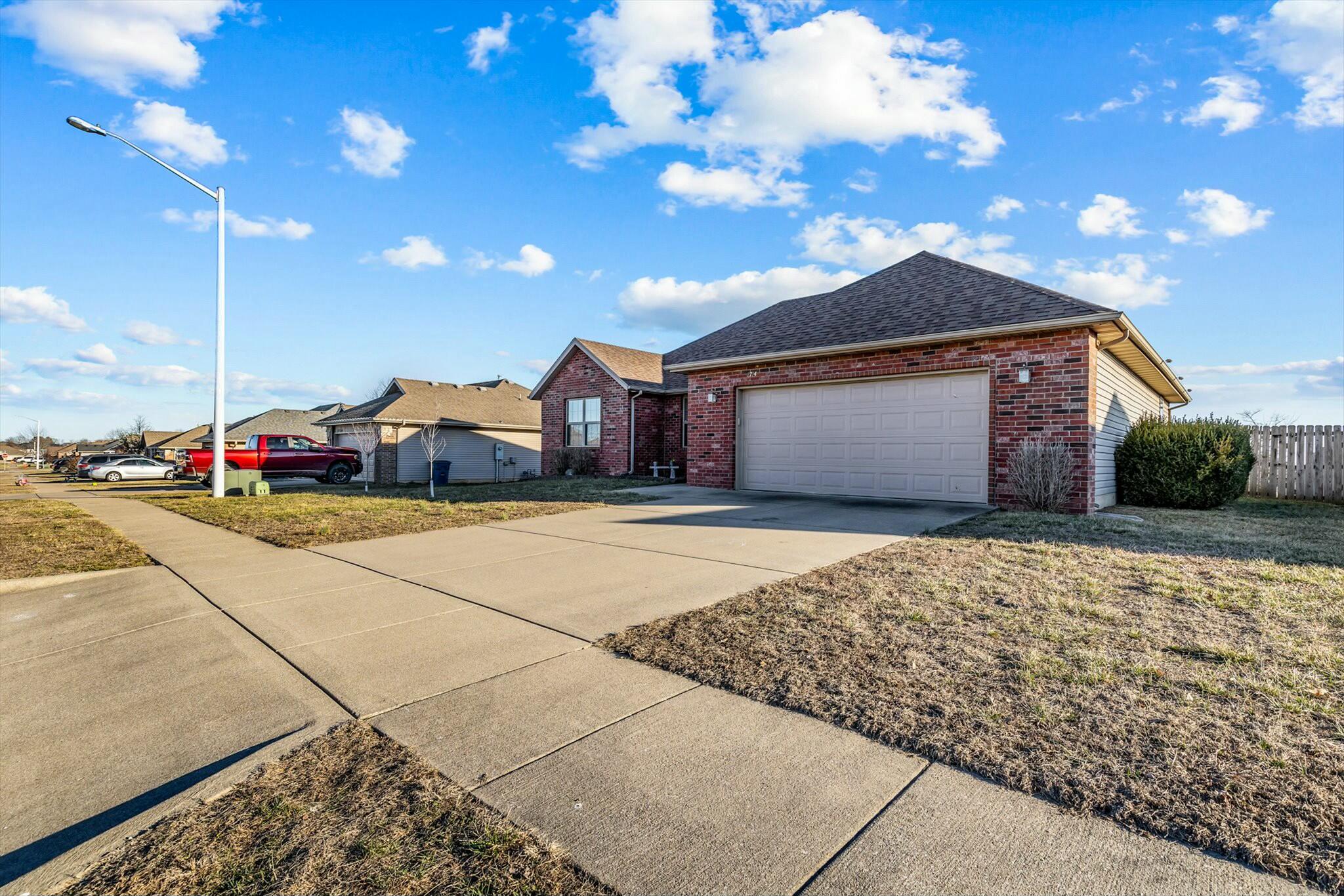2724 Cover Drive Property Photo 4