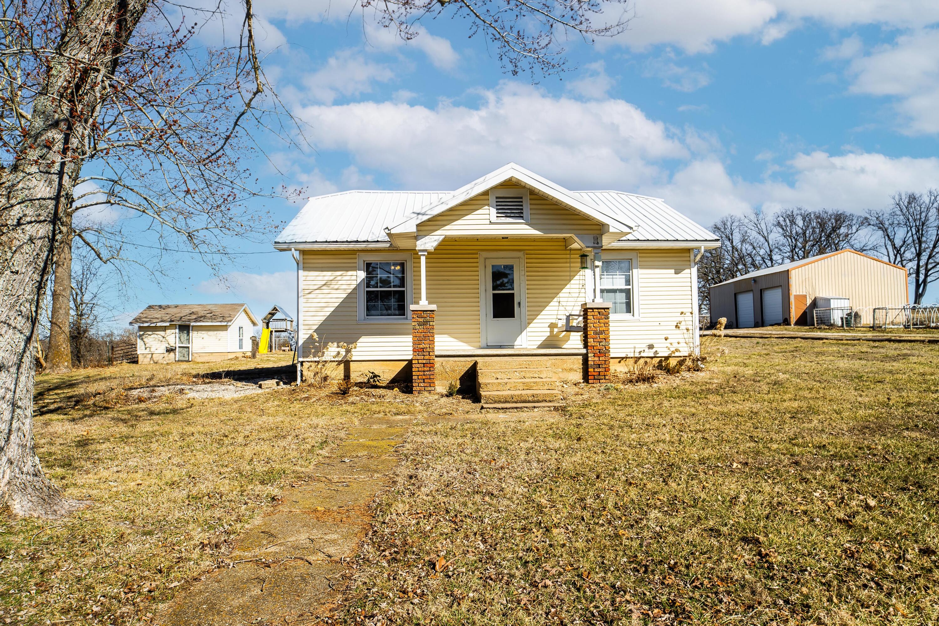 7548 State Highway W Property Photo