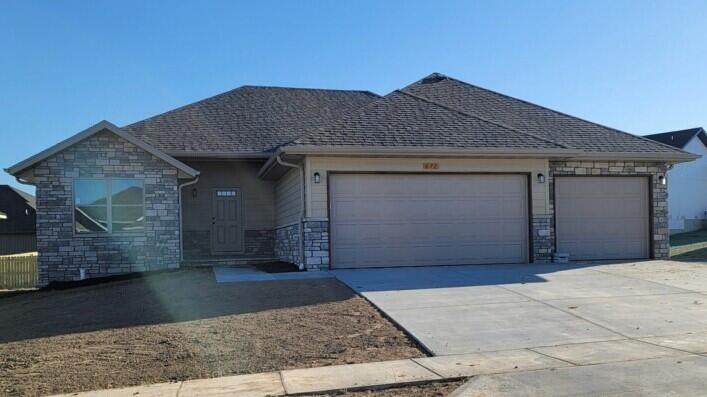 672 West Pinewood Street Property Photo