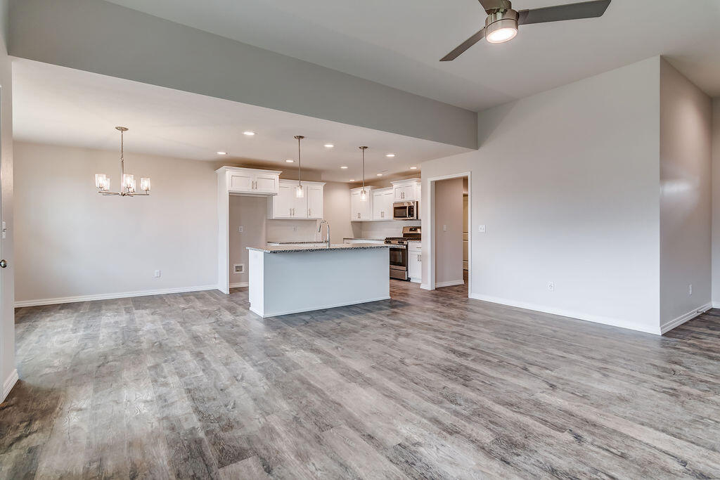 653 West Pinewood Street Property Photo 4
