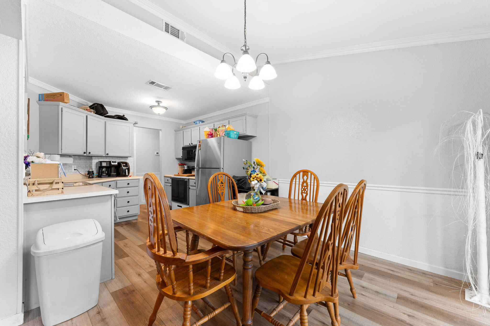 185 Eric Drive Property Photo 8