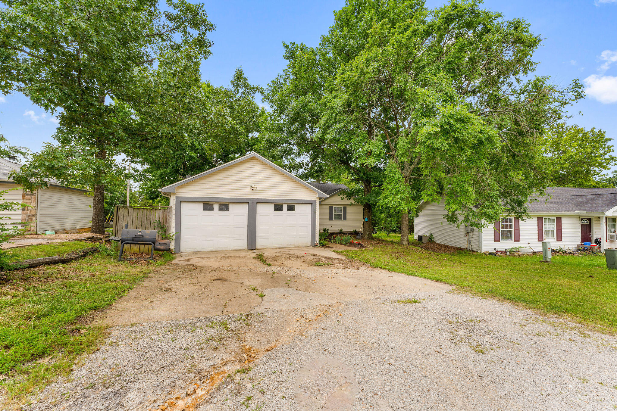 185 Eric Drive Property Photo 24