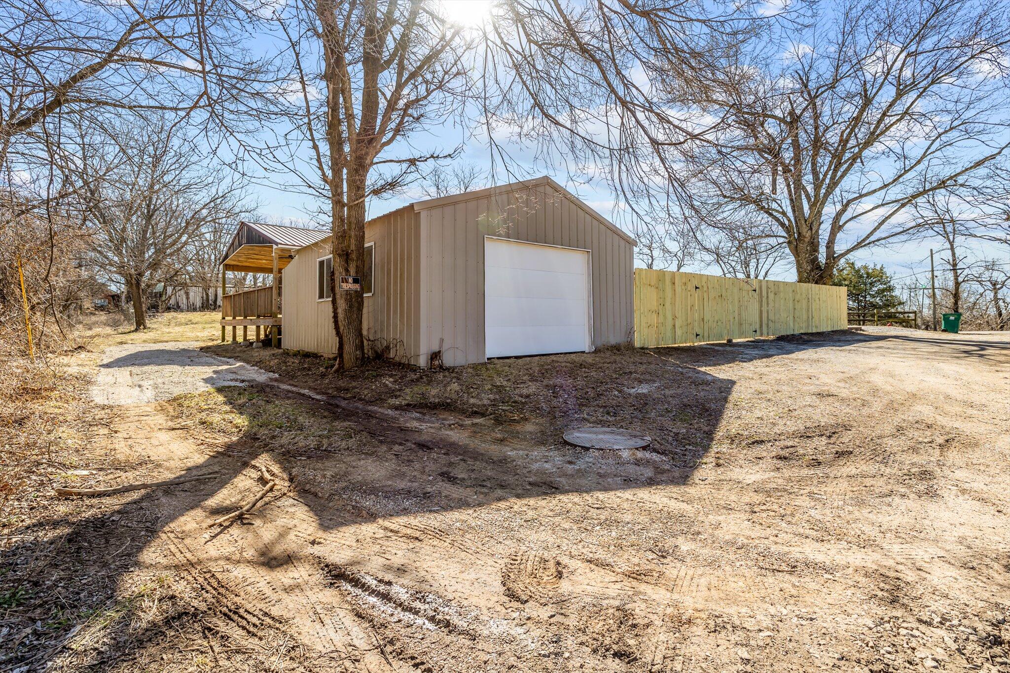 309 East Hill Street Property Photo 4