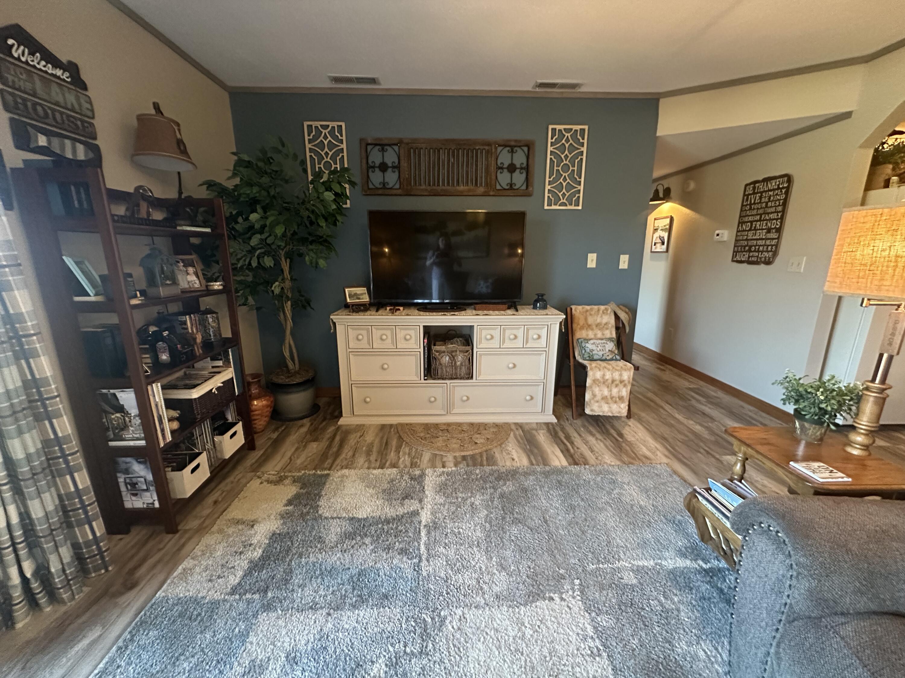 150 Wilshire Drive Property Photo 3