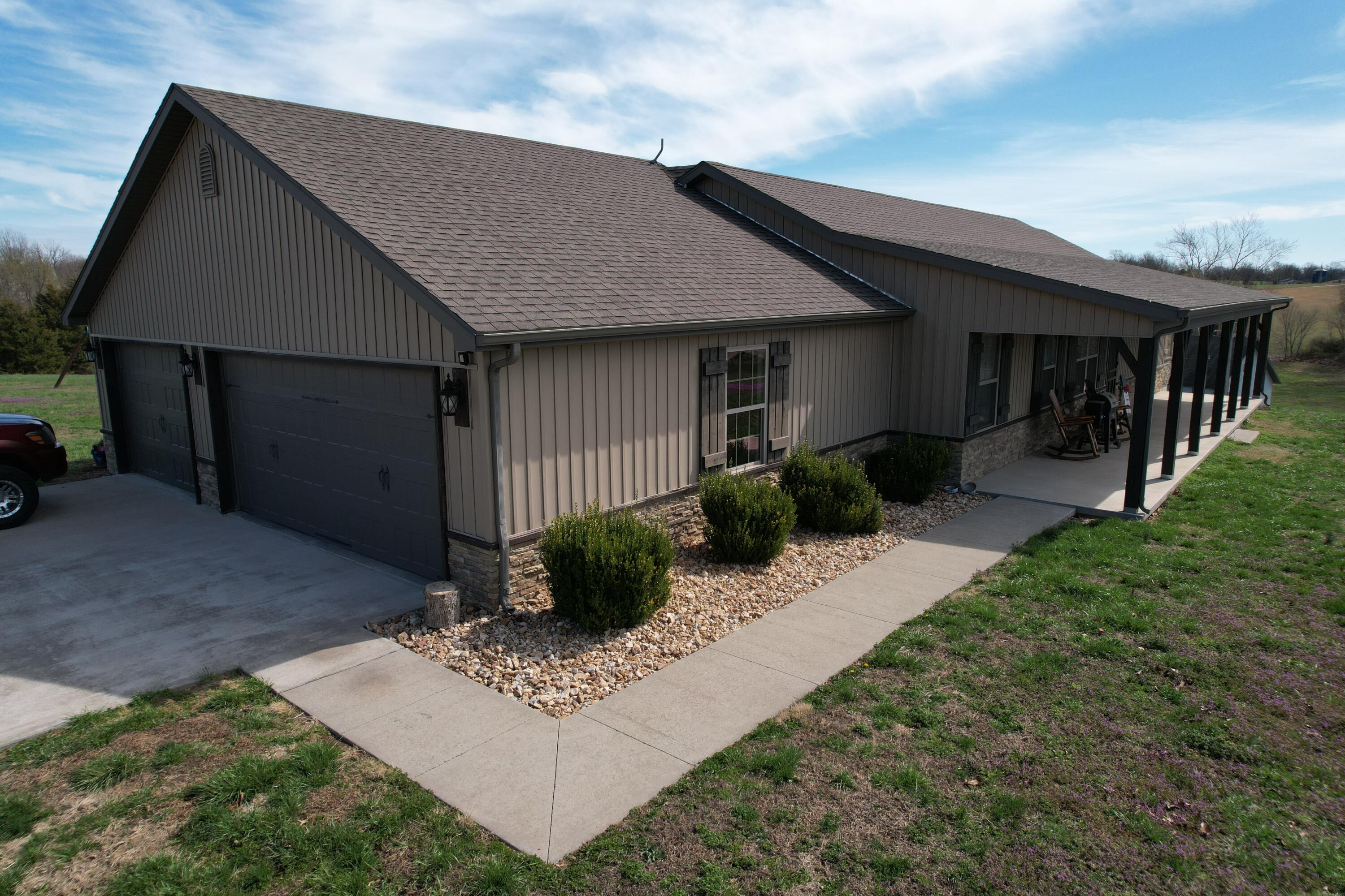 2652 Crumpley Drive Property Photo 2