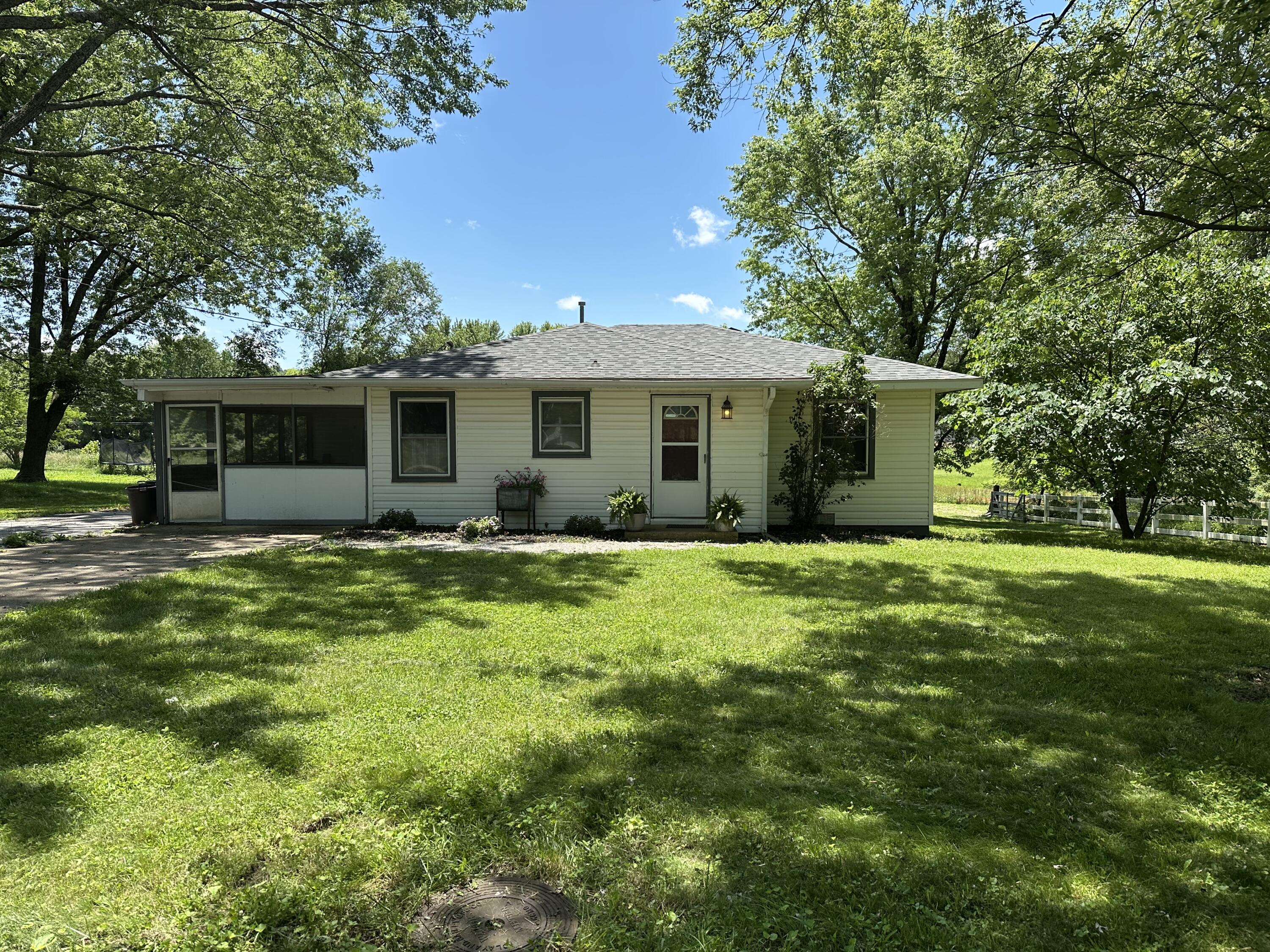 13726 County Road 5-300 Property Photo 2