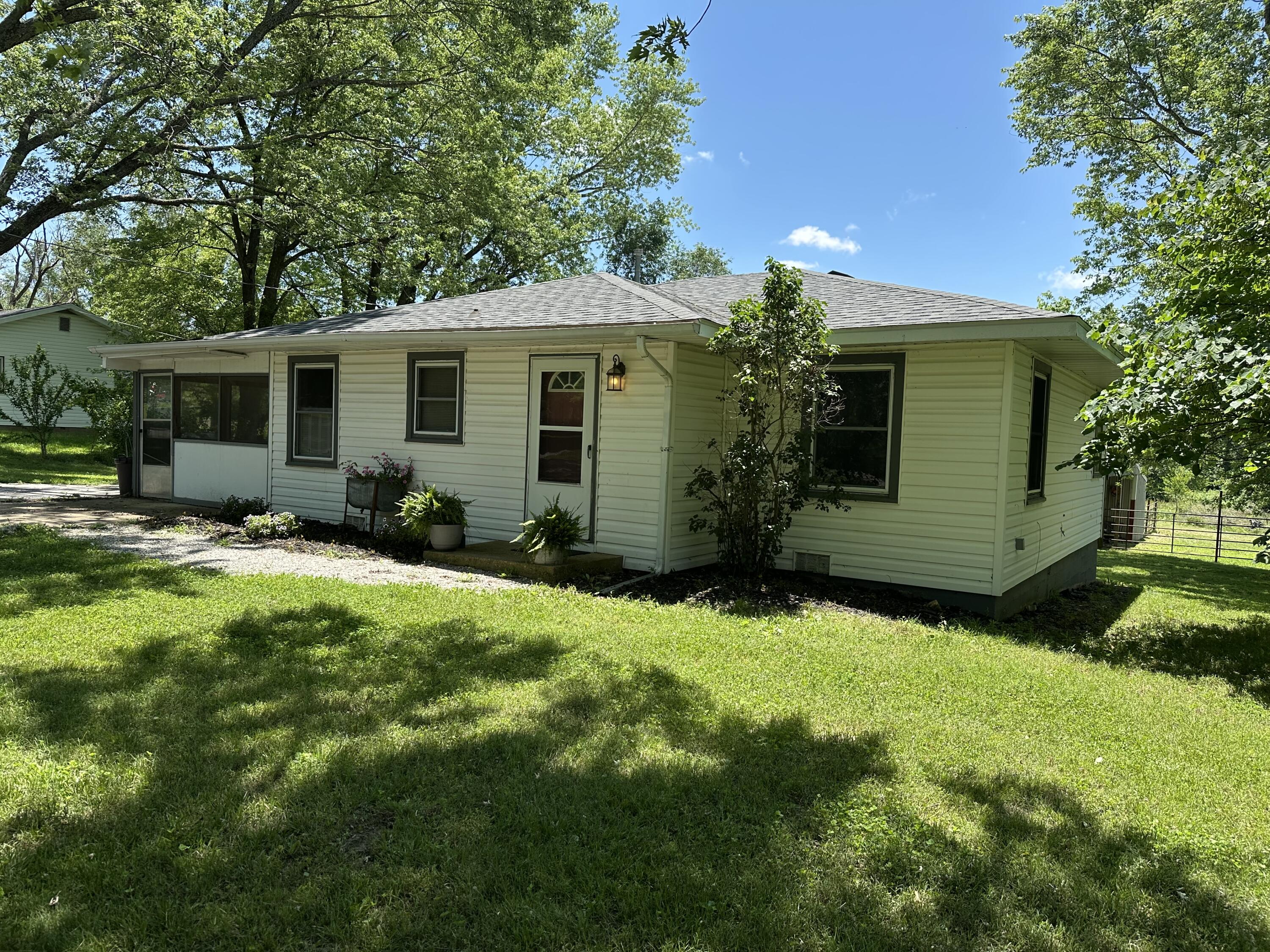 13726 County Road 5-300 Property Photo 3