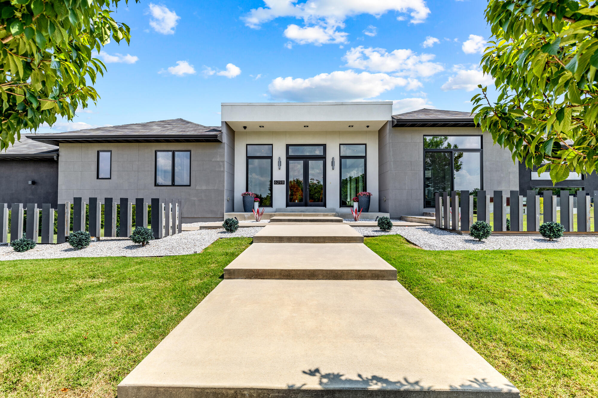6298 East Summit View Drive Property Photo 8