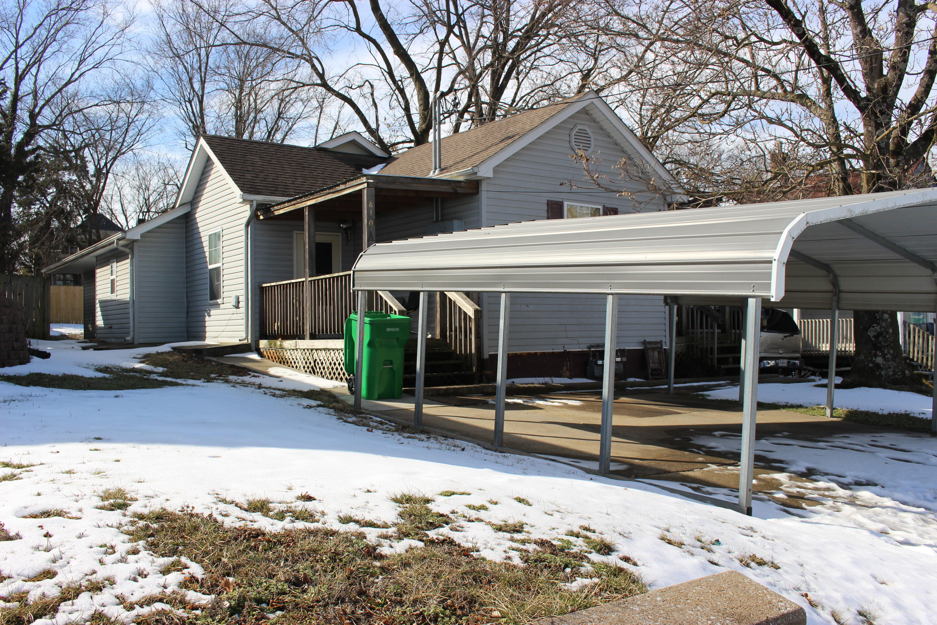 810 West College Street Property Photo 2
