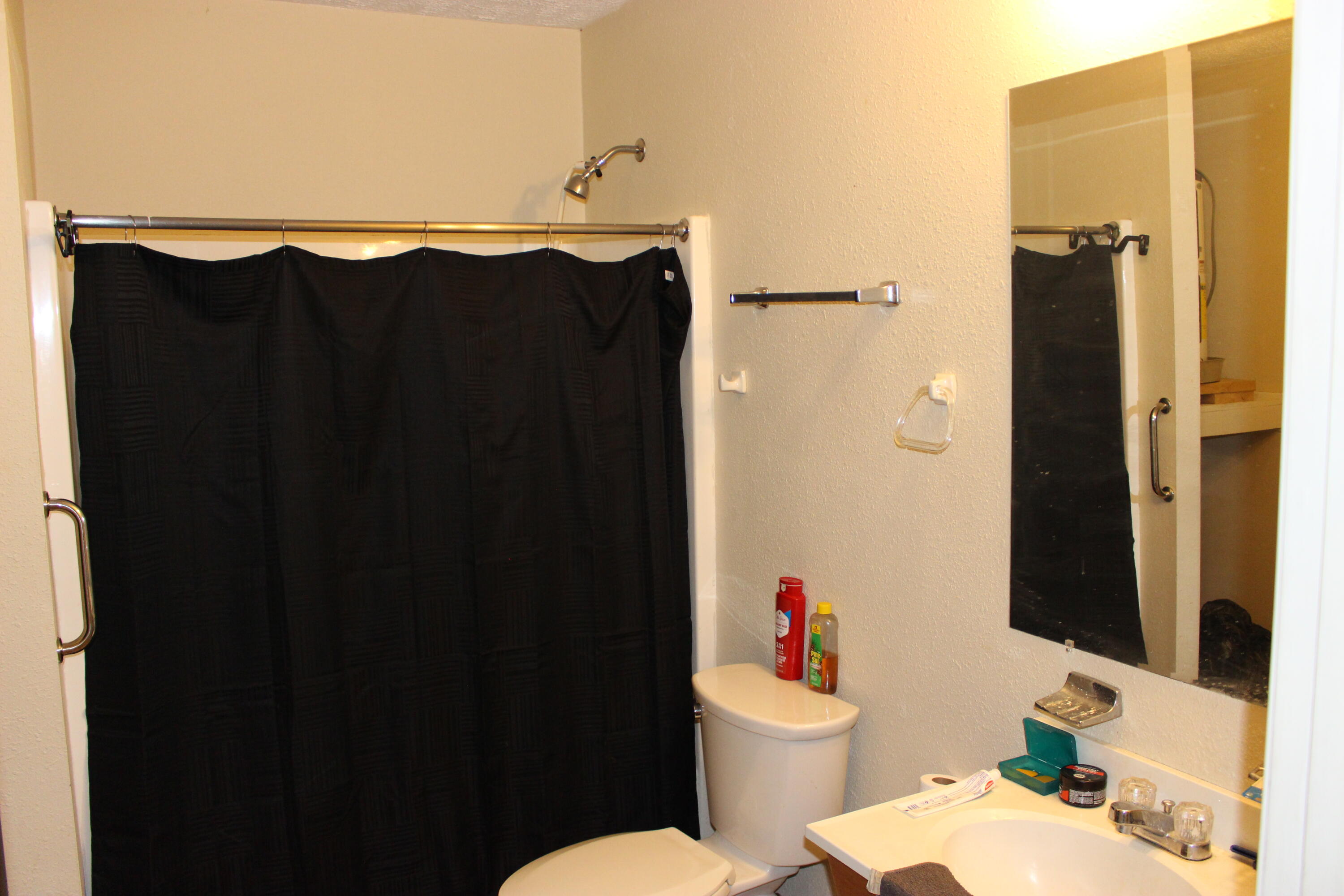 810 West College Street Property Photo 6