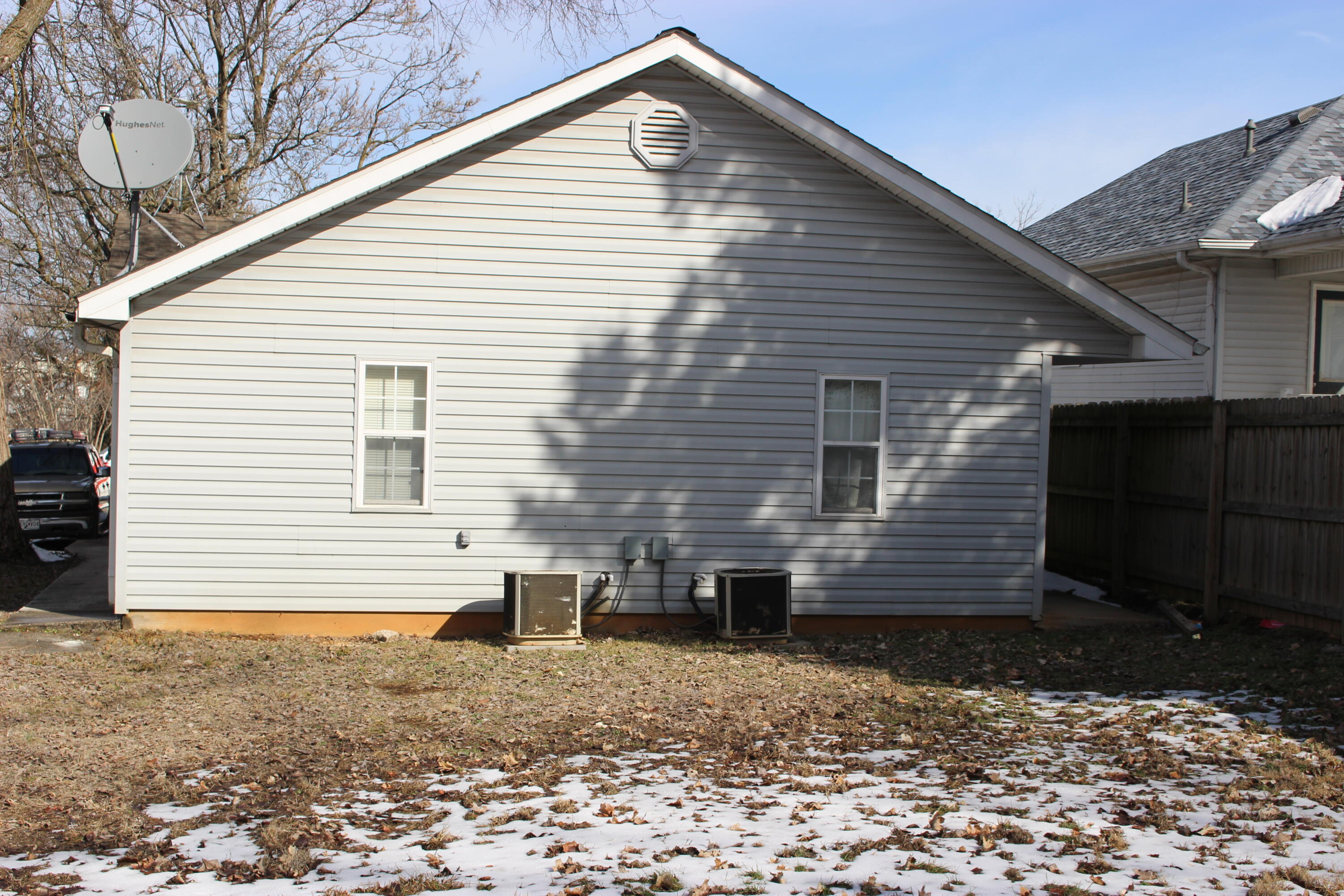 810 West College Street Property Photo 11