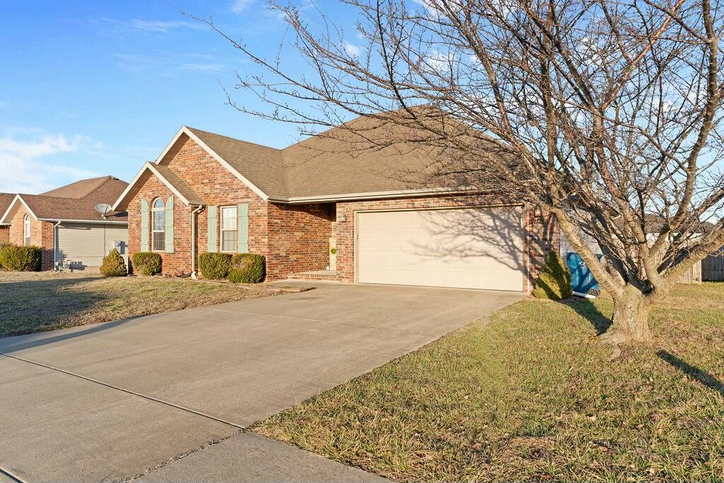3908 North Grassland Drive Property Photo 2