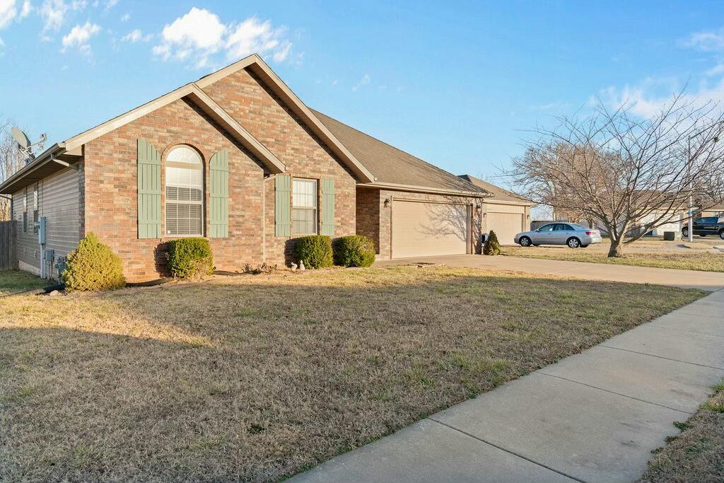 3908 North Grassland Drive Property Photo 3