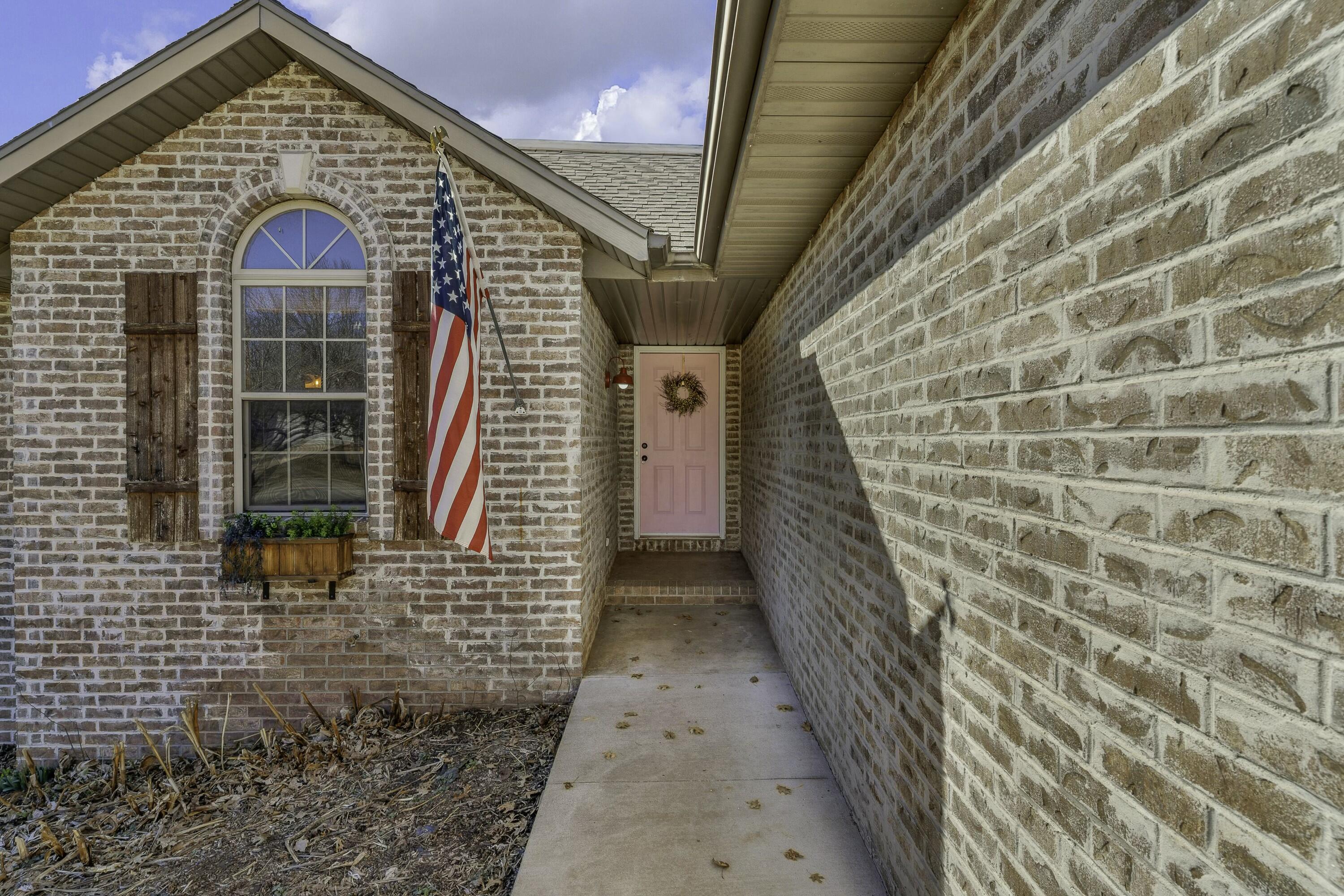 825 Pershing Street Property Photo 3
